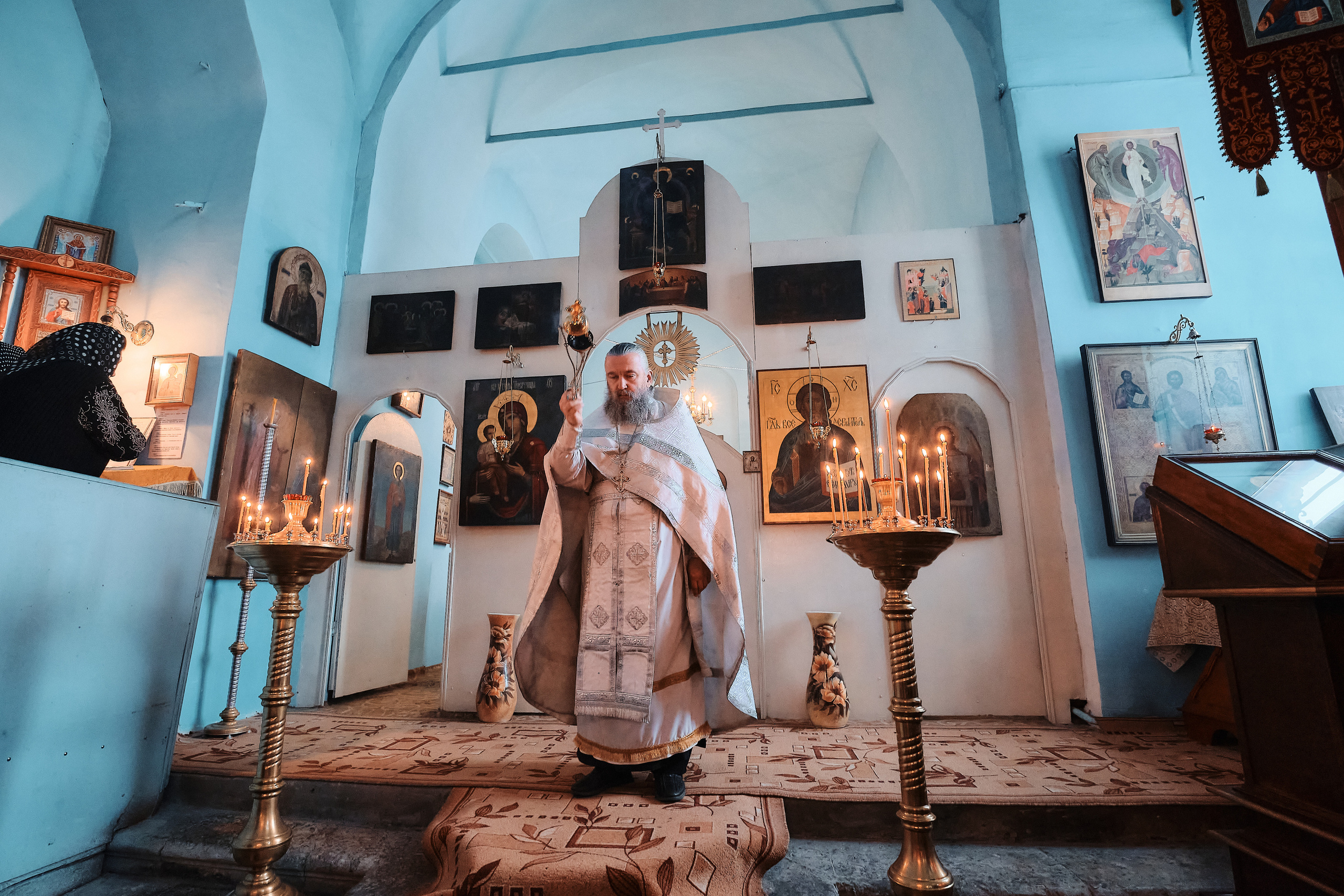 Вселенская родительская суббота. Службу ведет протоиерей Константин Колесников. Семейный портретный свадебный фотограф Дмитрий Тимченко. Студия / фото