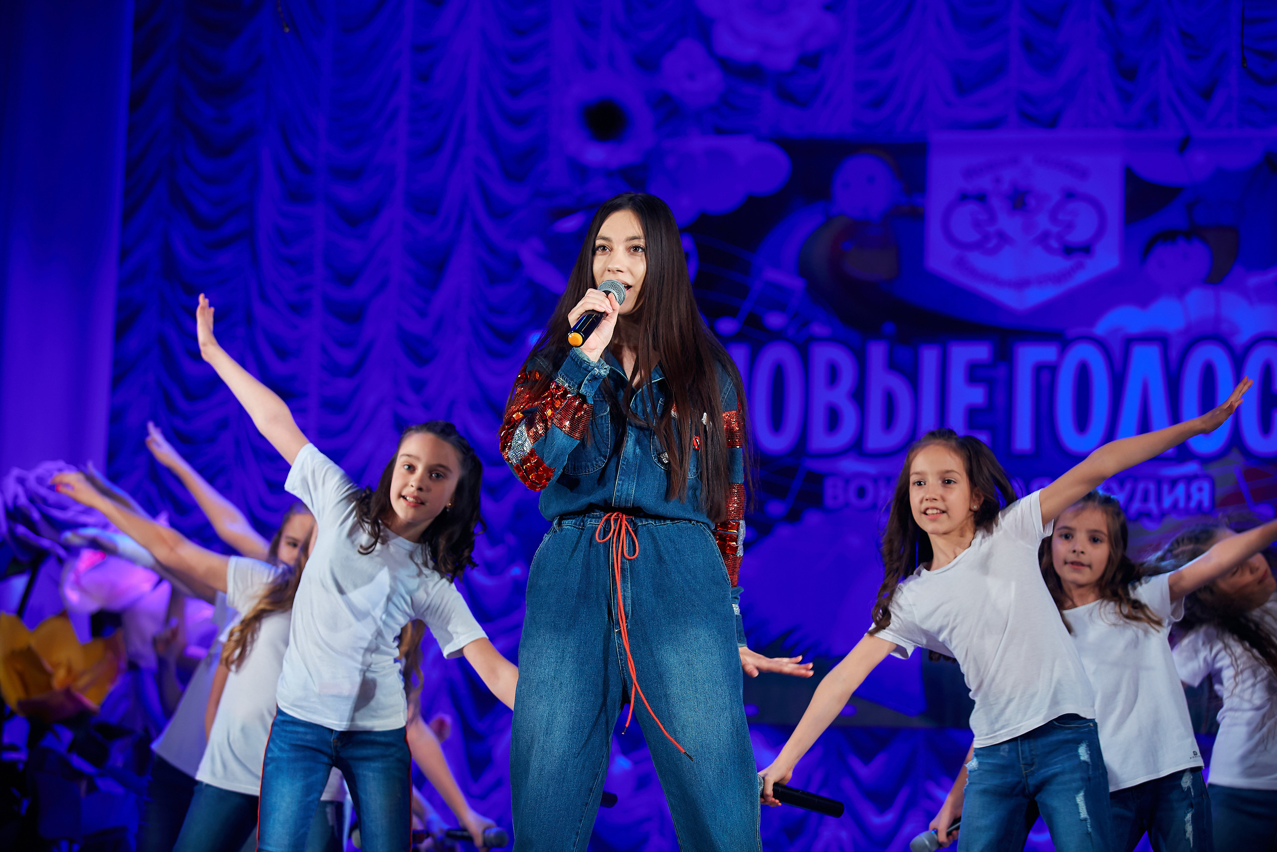 Вокальная студия «Новые голоса». Отчетный концерт. Семейный портретный свадебный фотограф Дмитрий Тимченко. Студия / фото