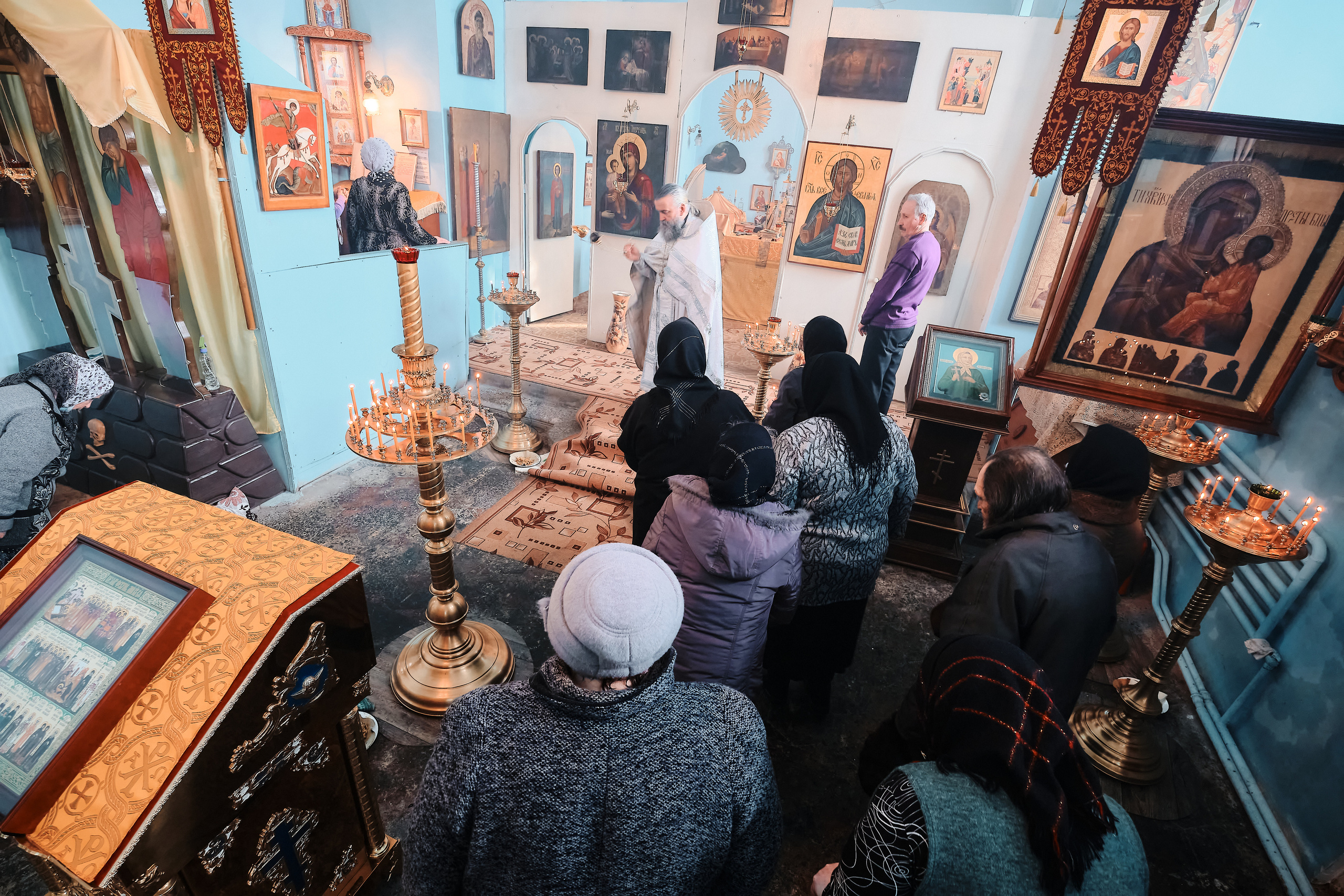 Вселенская родительская суббота. Службу ведет протоиерей Константин Колесников. Семейный портретный свадебный фотограф Дмитрий Тимченко. Студия / фото