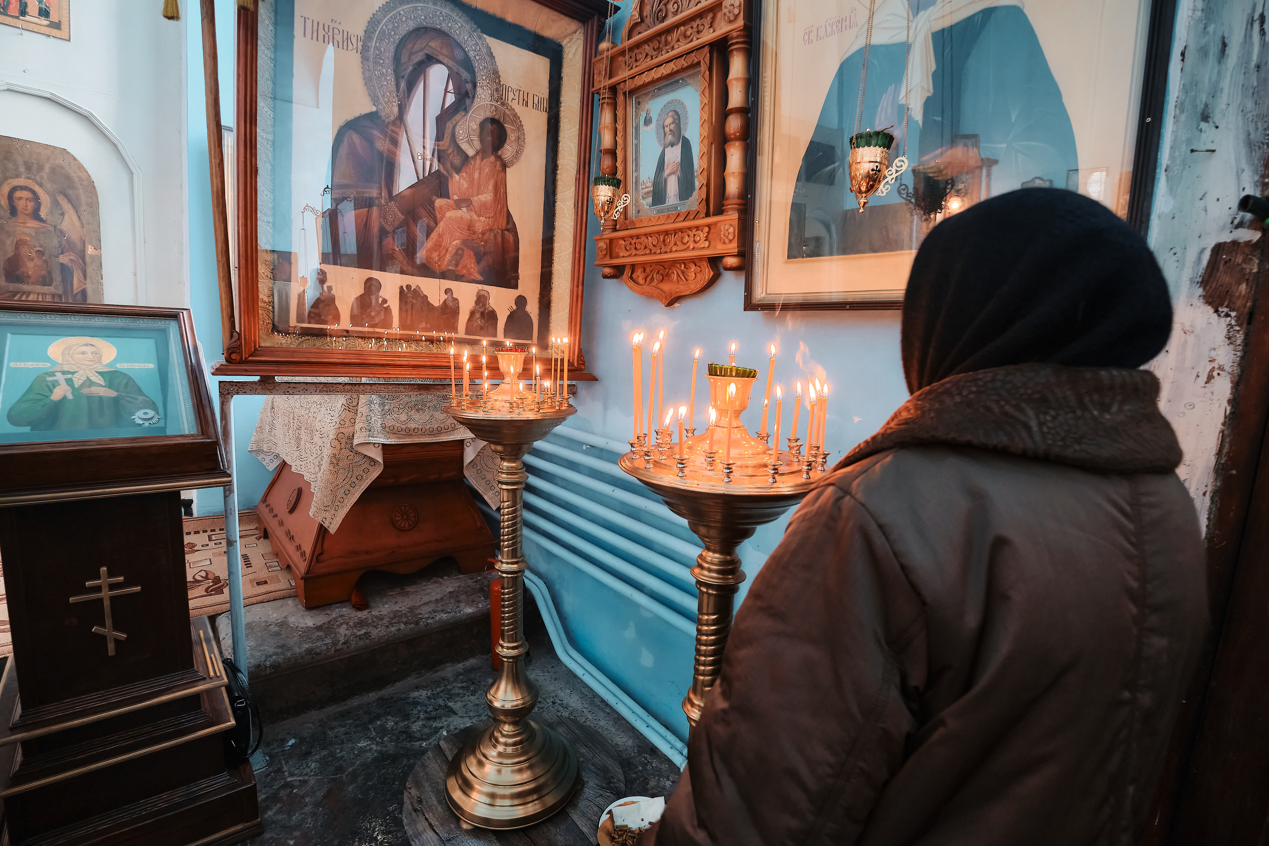 Вселенская родительская суббота. Службу ведет протоиерей Константин Колесников. Семейный портретный свадебный фотограф Дмитрий Тимченко. Студия / фото