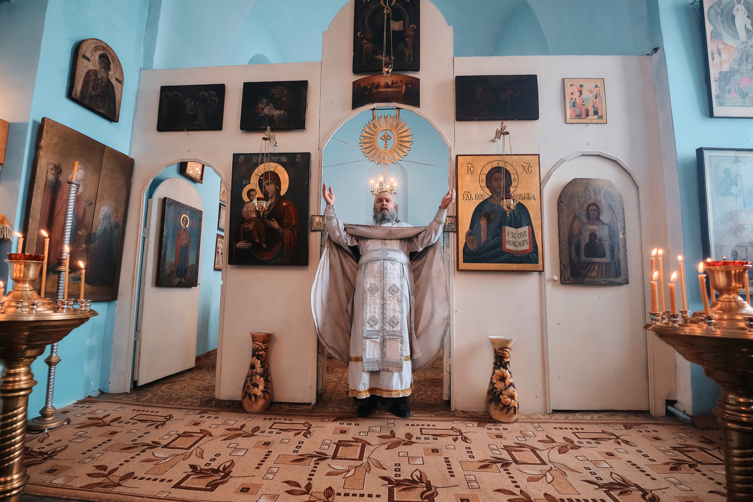 Вселенская родительская суббота. Службу ведет протоиерей Константин Колесников. Семейный портретный свадебный фотограф Дмитрий Тимченко. Студия / фото