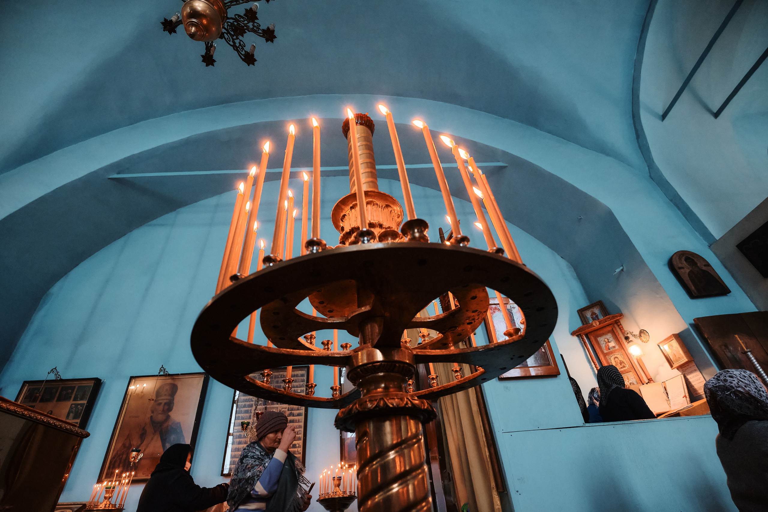 Вселенская родительская суббота. Службу ведет протоиерей Константин Колесников. Семейный портретный свадебный фотограф Дмитрий Тимченко. Студия / фото