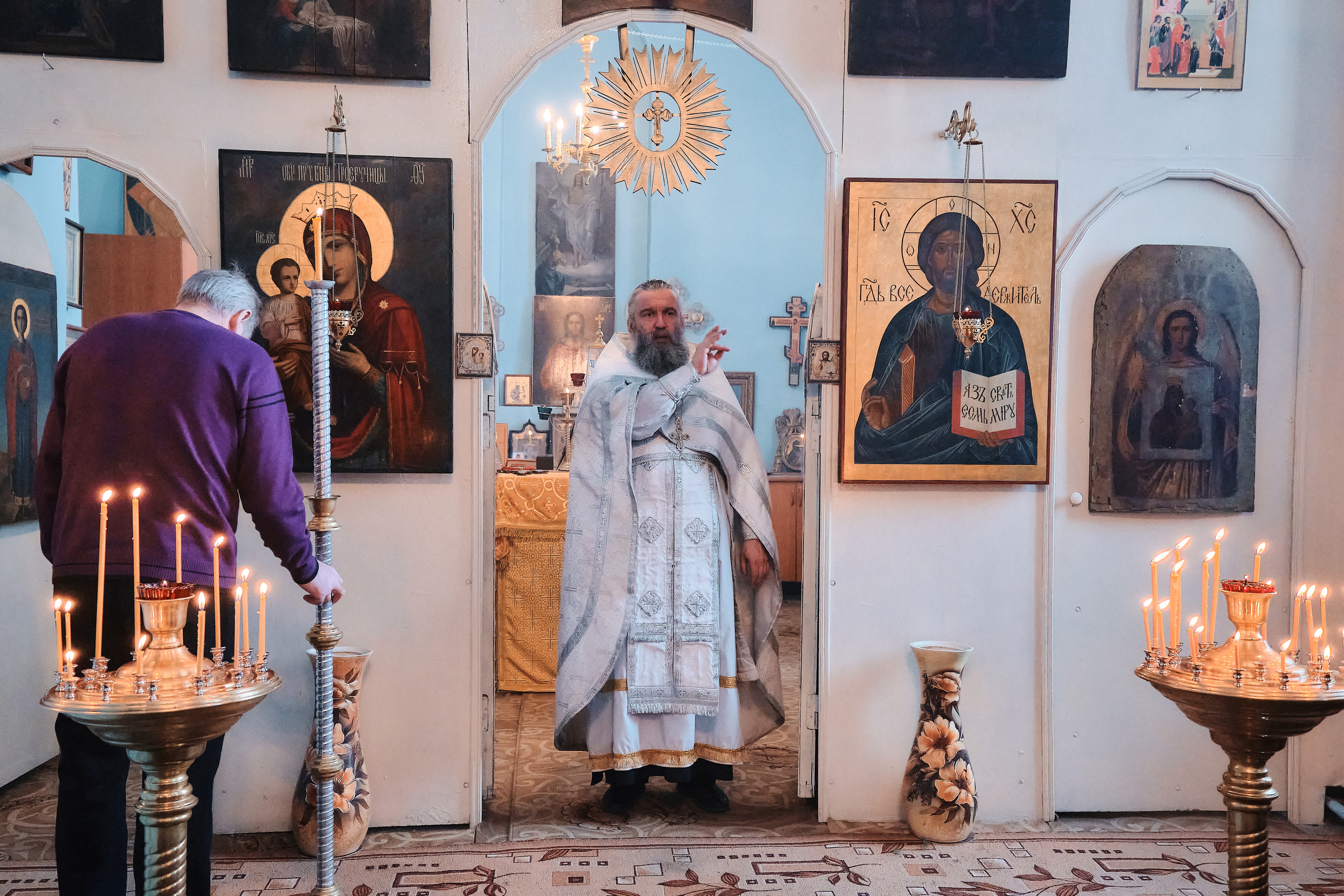 Вселенская родительская суббота. Службу ведет протоиерей Константин Колесников. Семейный портретный свадебный фотограф Дмитрий Тимченко. Студия / фото