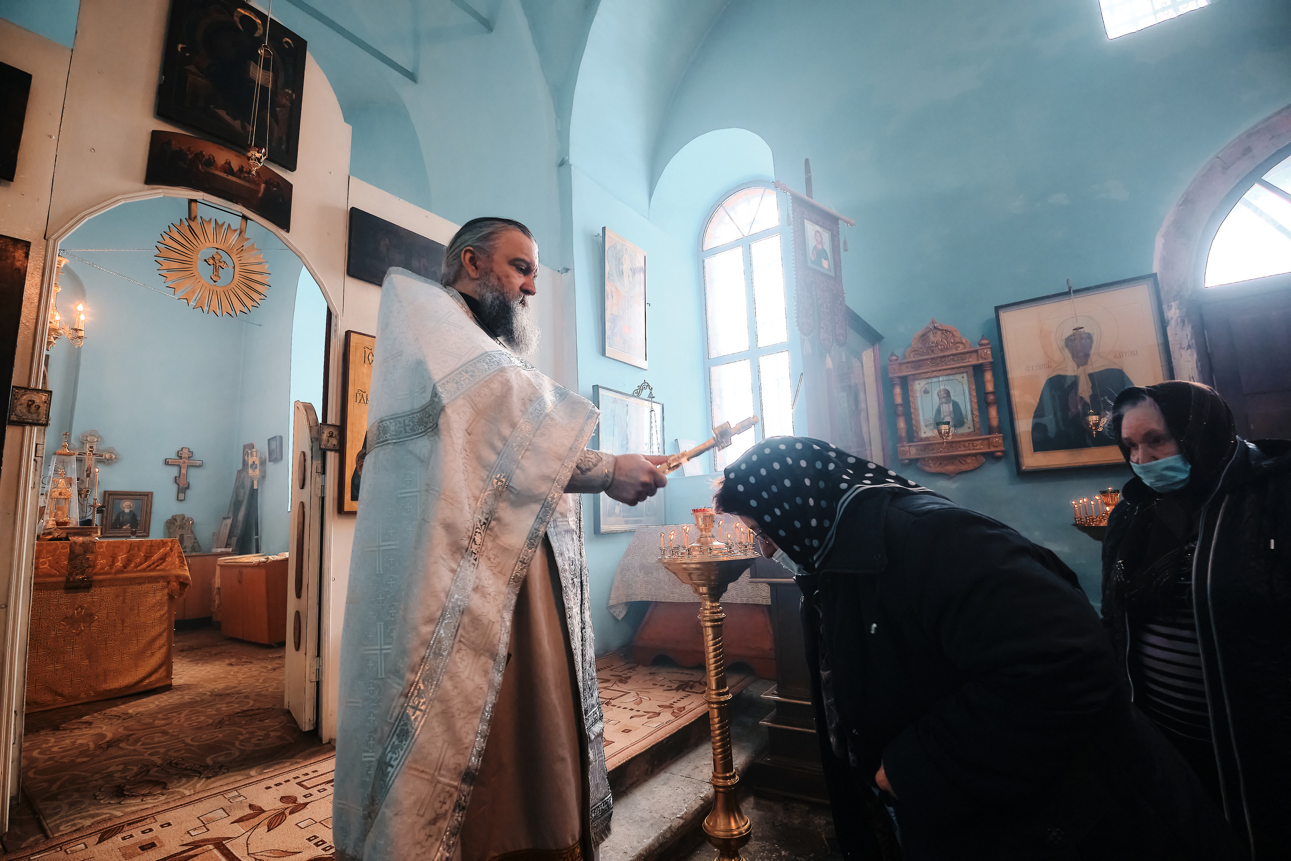 Вселенская родительская суббота. Службу ведет протоиерей Константин Колесников. Семейный портретный свадебный фотограф Дмитрий Тимченко. Студия / фото