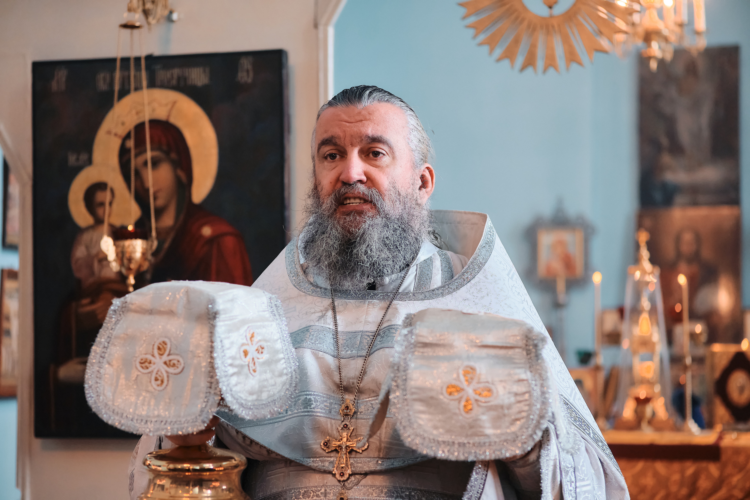 Вселенская родительская суббота. Службу ведет протоиерей Константин Колесников. Семейный портретный свадебный фотограф Дмитрий Тимченко. Студия / фото