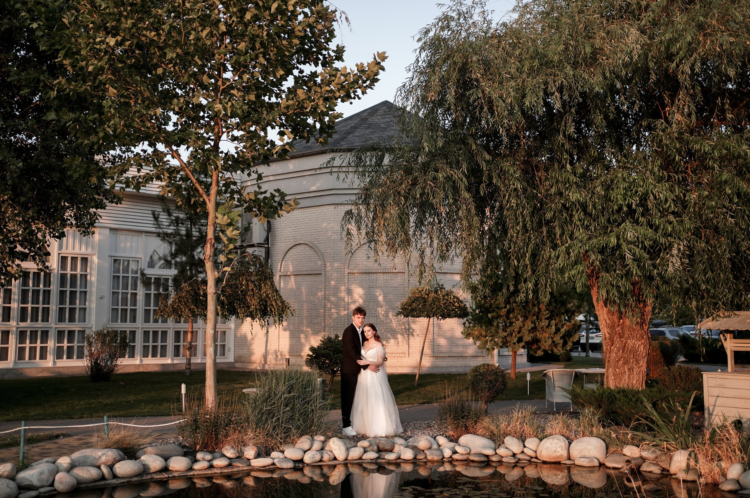 Фотограф и видеограф на свадьбу в Ростове-на-Дону 2026. Профессиональная работа, качественный результат. Свадебный фотограф в Ростове-на-Дону. Таинство Крещения и Венчания, семейные фотосессии. Алёна Чёботова