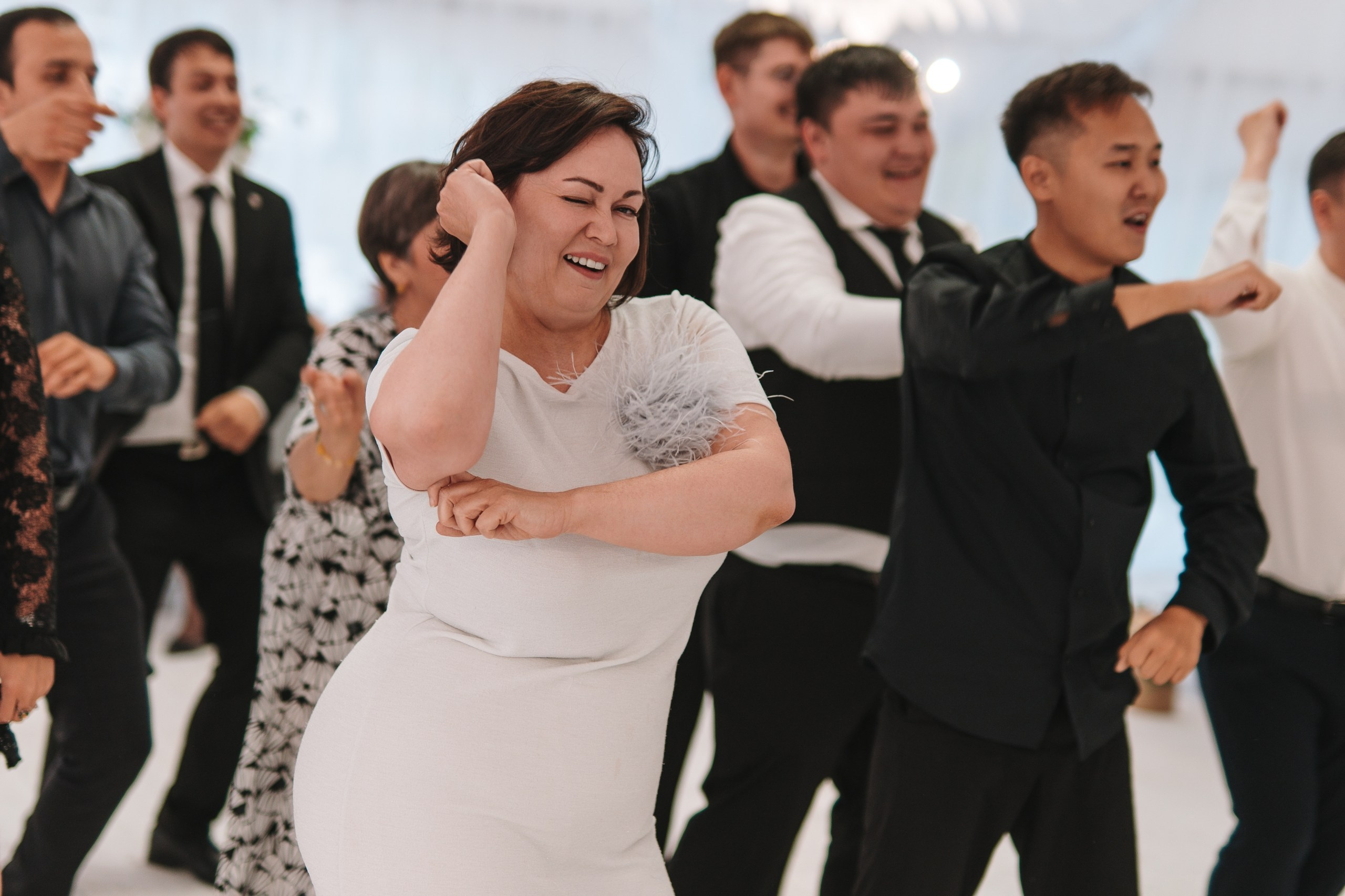 Свадьба 7 июня 2026 года — фотосессия, ЗАГС и банкет в шатре «Под облаками» в Нагаево с ведущим Артуром Ильясовым