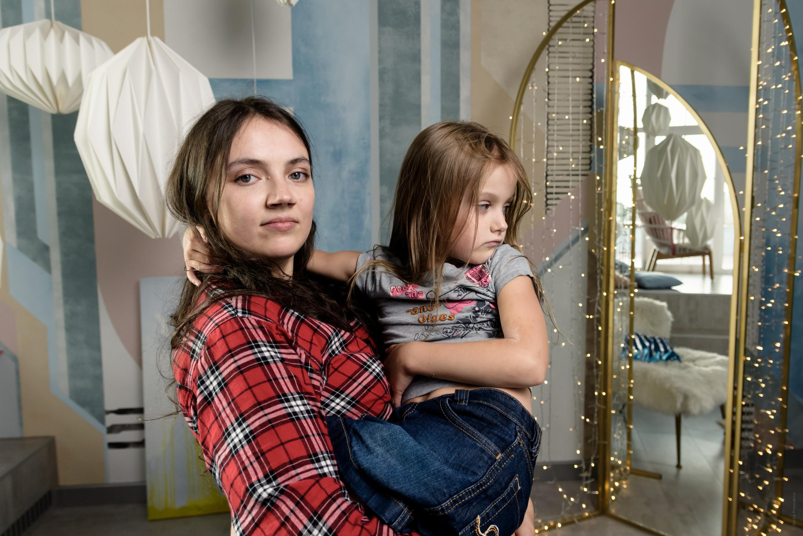 Студийная семейная фотосессия с Машей и ее дочкой Алисой. Семейный и индивидуальный фотограф Life style в Санкт-Петербурге Мария