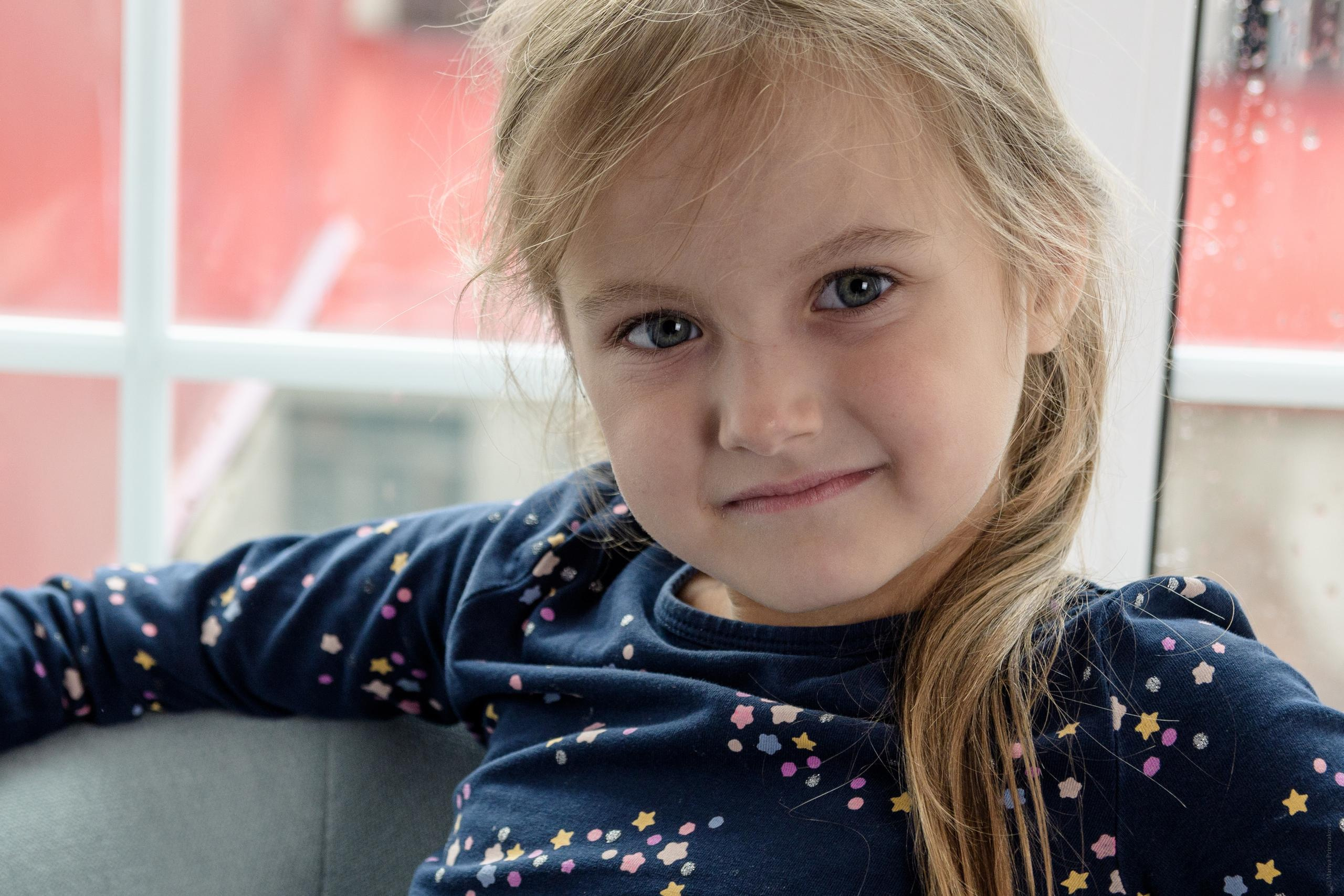 Студийная семейная фотосессия с Машей и ее дочкой Алисой. Семейный и индивидуальный фотограф Life style в Санкт-Петербурге Мария