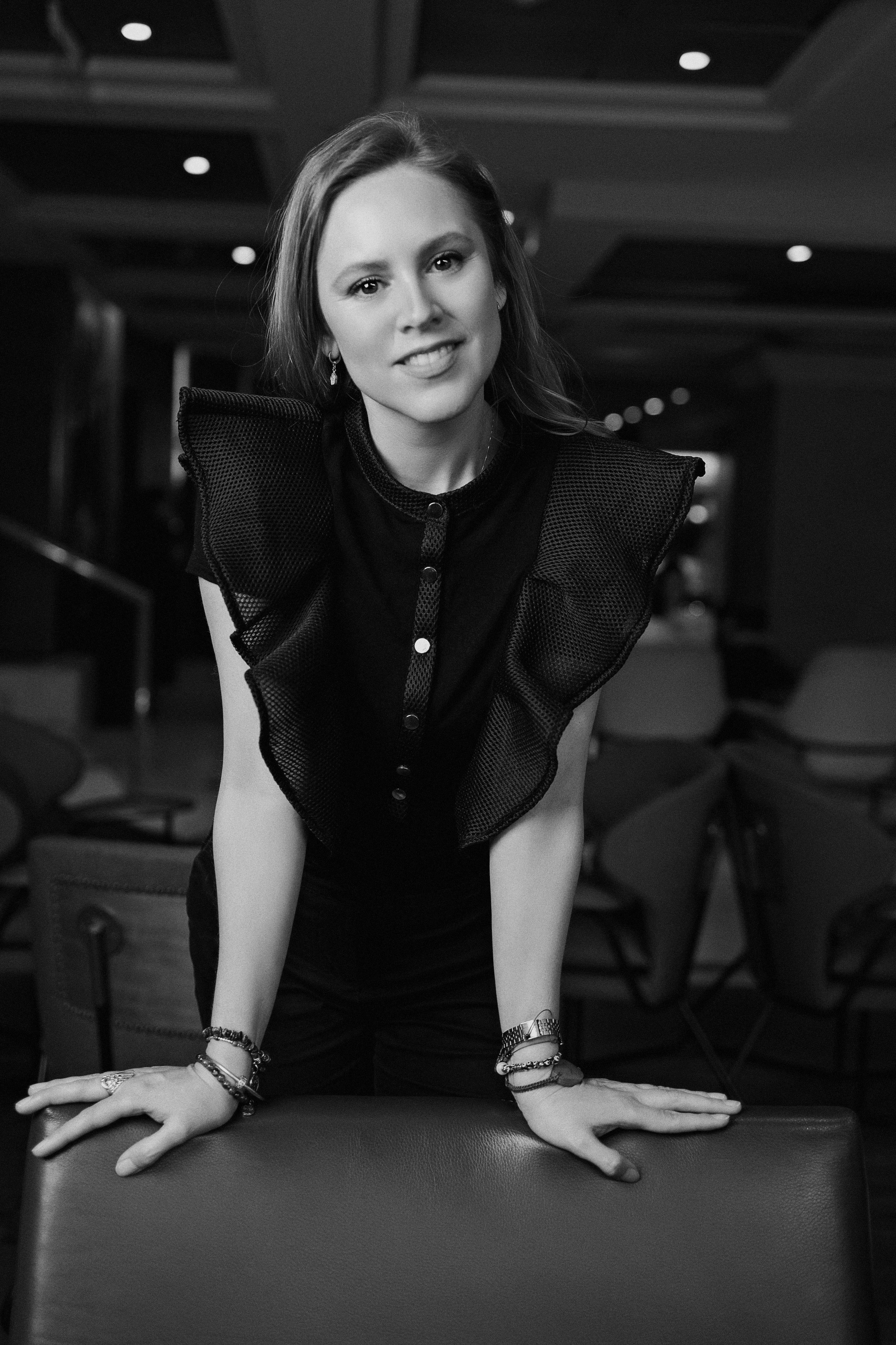 Fotografía Corporativa y Retratos Profesionales en Santiago, Chile. Retrato formal. Fotos Profesionales para LinkedIn, Empresas. Fotógrafa en Santiago, Chile | Julia Zalnova