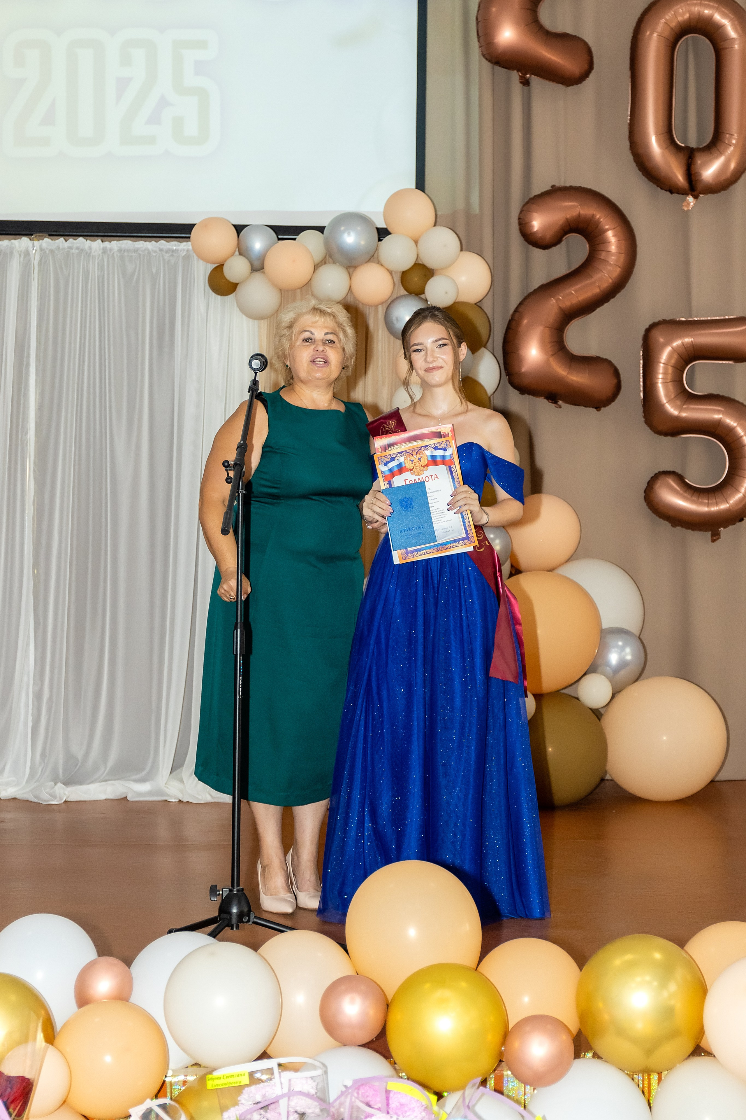 Выпускной. Школа 22, 11 класс. Стильный выпускной альбом Владивосток фотограф Вероника Мигачева