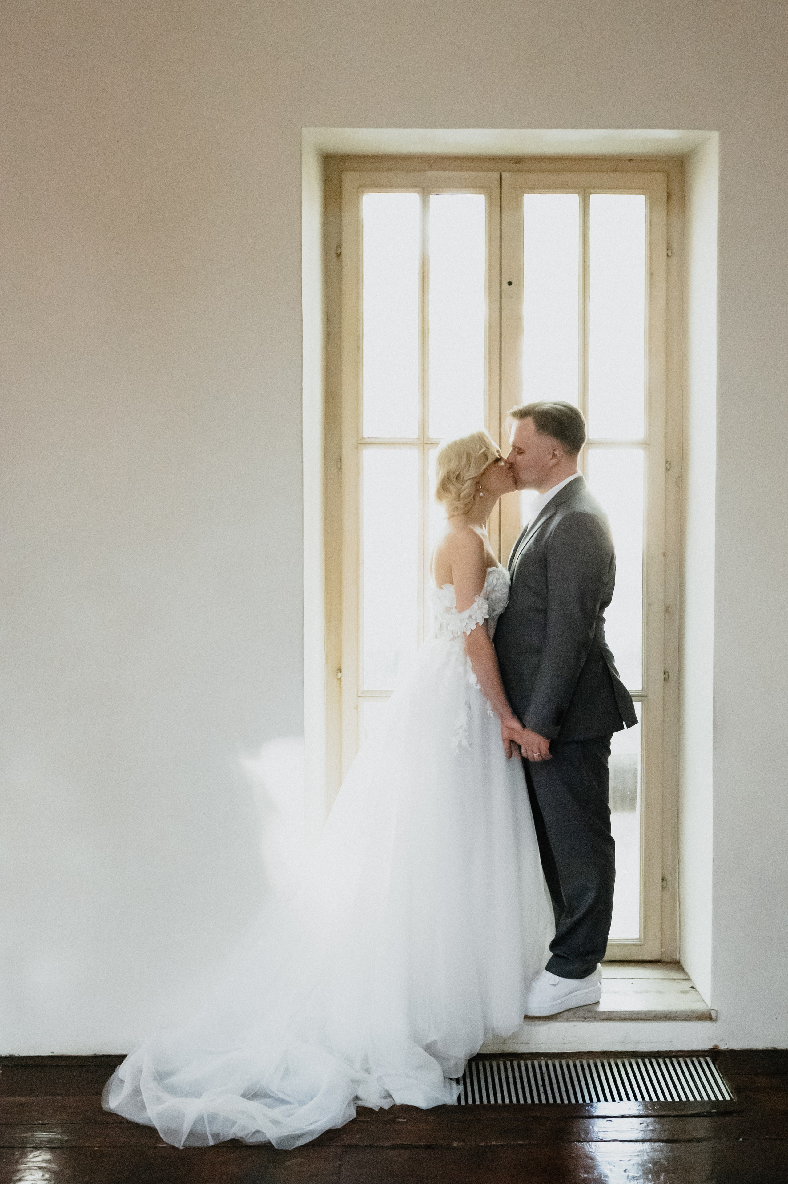 Регистрация брака и свадебная фотосессия в пространстве Яуза Плейс. Свадебный фотограф Москва — Сергей и Татьяна