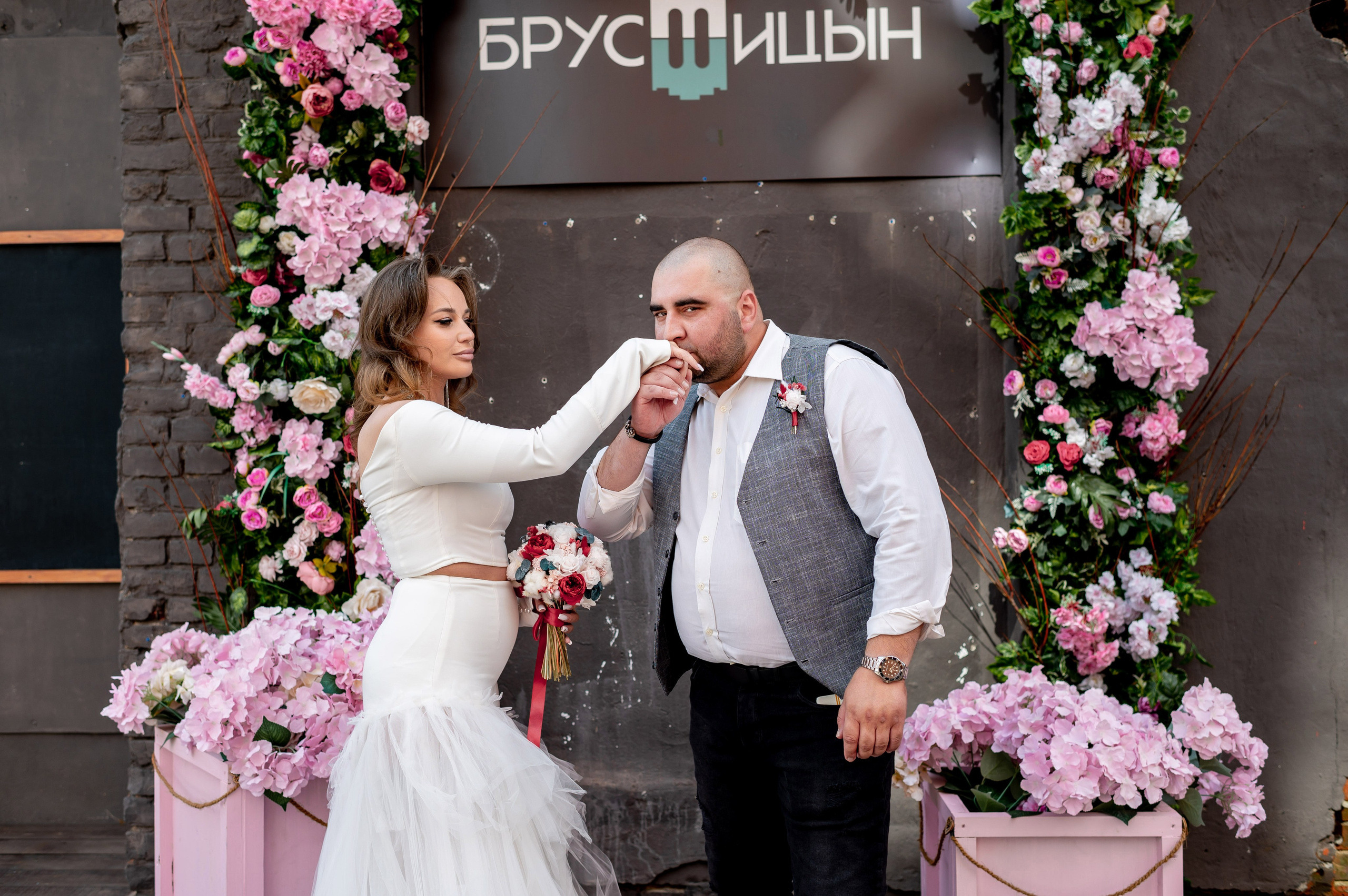 Экстравагантная свадебная фотосессия Светланы и Славы по нетрадиционным и оригинальным местам для свадебной прогулки в Санкт-Петербурге. Портретный, семейный и свадебный фотограф в Санкт-Петербурге и в Пушкине Ширяев Денис