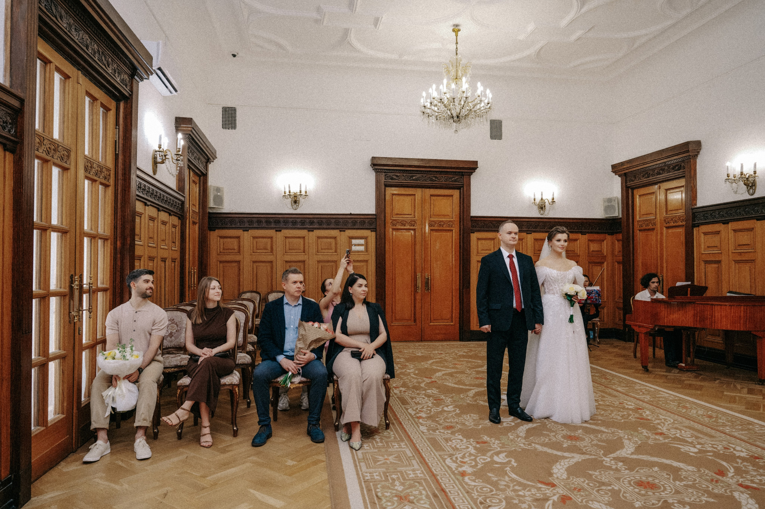 Свадьба для двоих с прогулкой в The St. Regis Москва Никольская 5*. Свадебный и семейный фотограф Виктория Носачёва. Щелково, Москва и МО