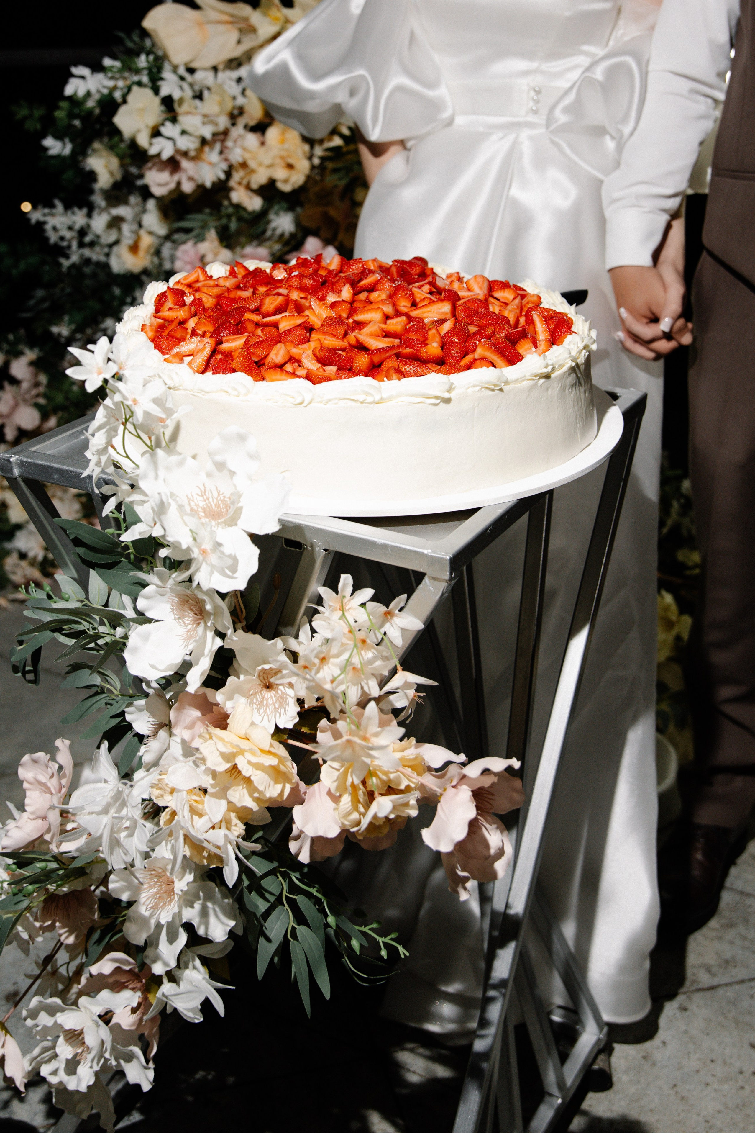 Я создаю профессиональные фотографии, которые сохраняют эмоции, детали и атмосферу вашего праздника. Свадебный фотограф во Владивостоке