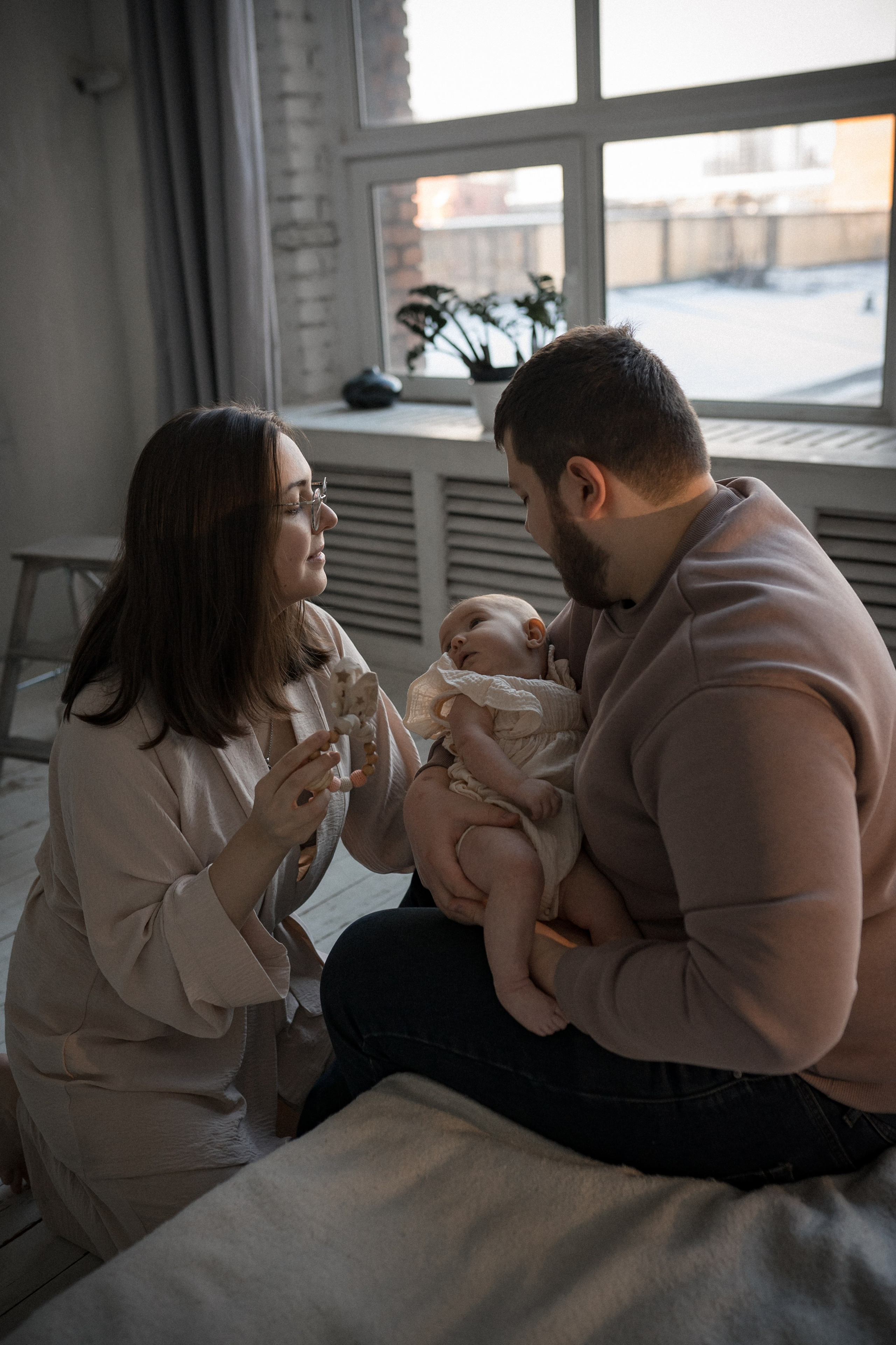 Семейная фотосъемка новорожденной. Фотограф Крещения и Венчания в Москве