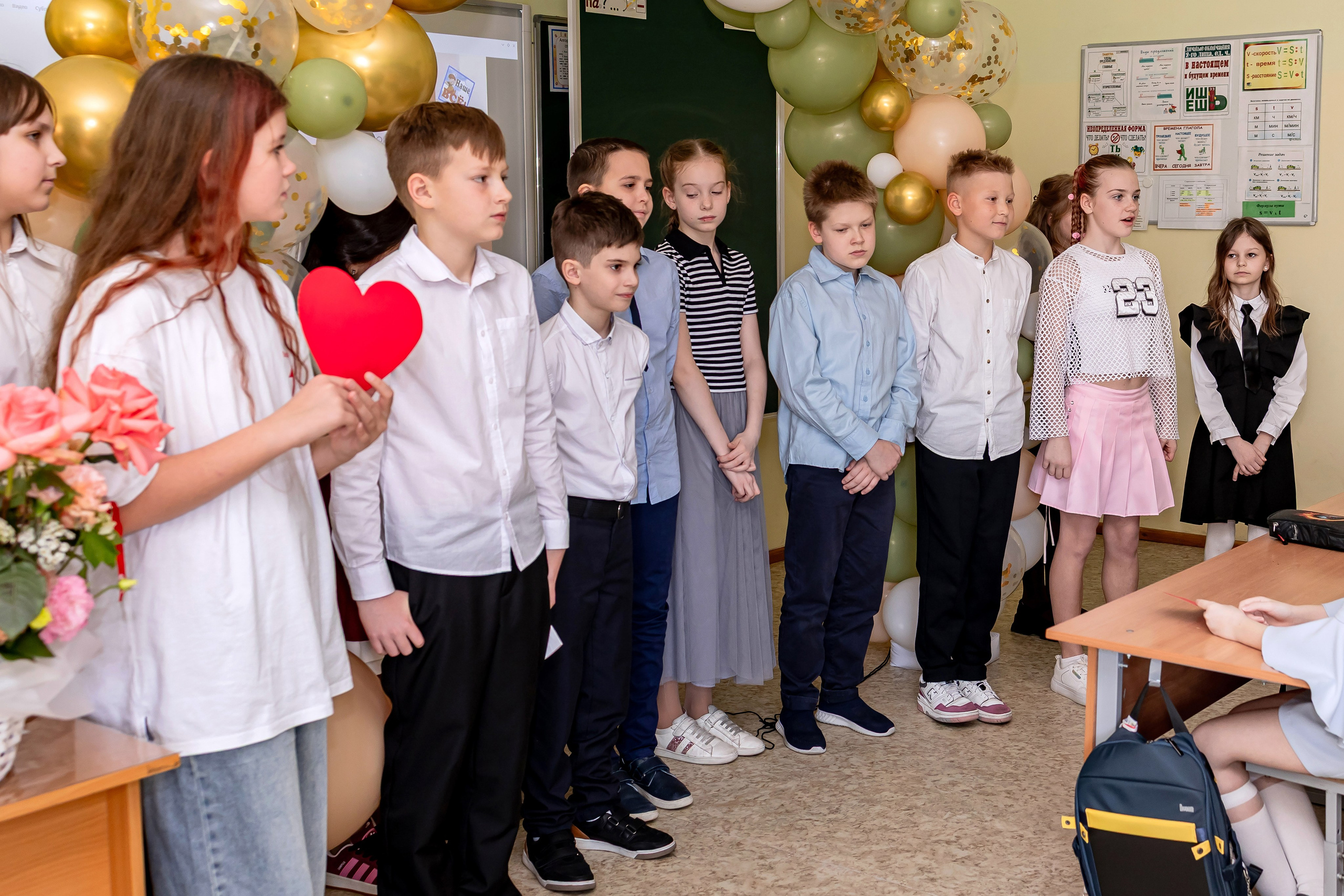 Выпускной в начальной школе в классе. Фотограф и видеограф Москва. Свадебный фотограф, видеограф. Выпускные альбомы. Оживающие альбомы