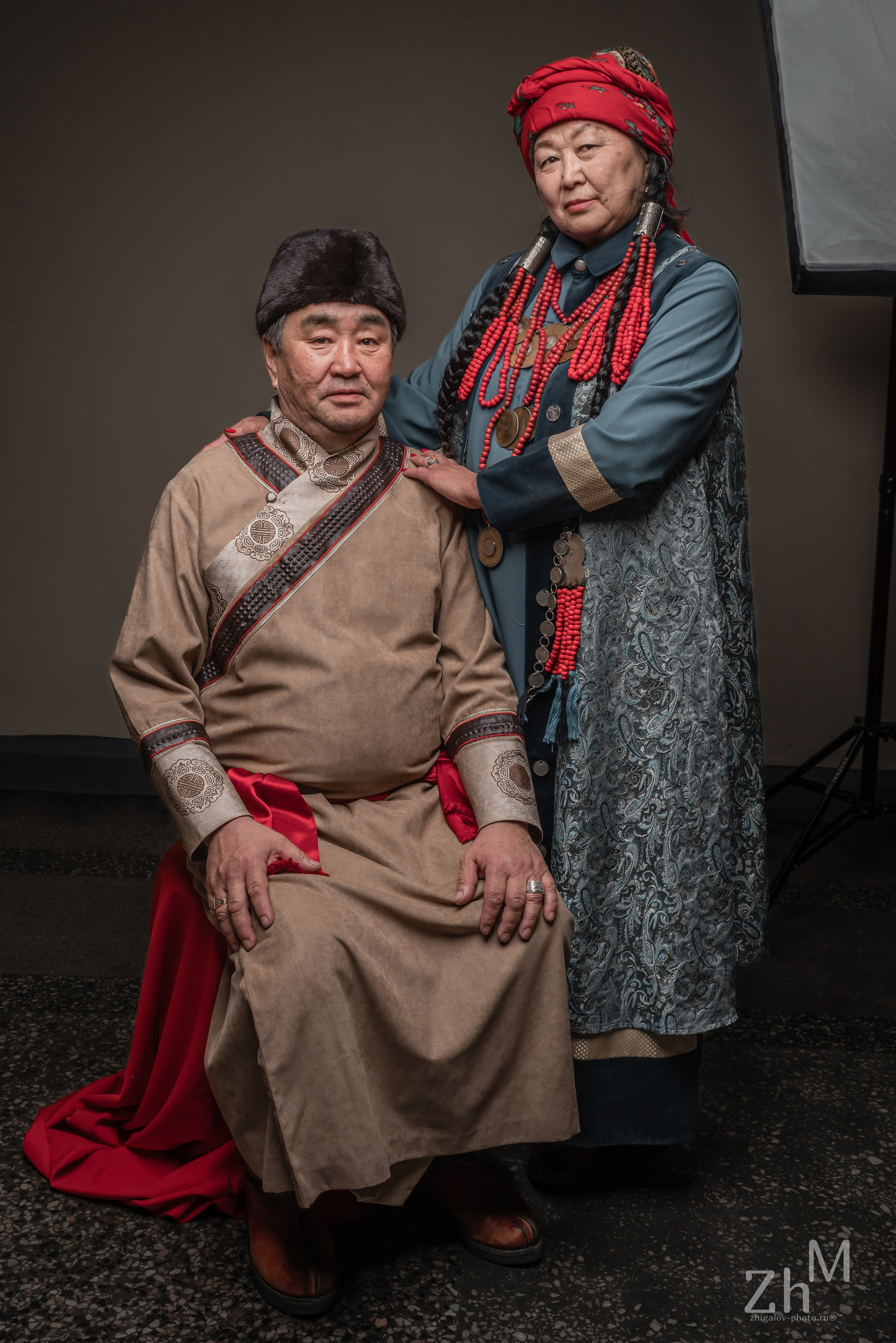 Съёмка в бурятских национальных костюмах. Семейный и свадебный фотограф в Иркутске Максим Жигалов