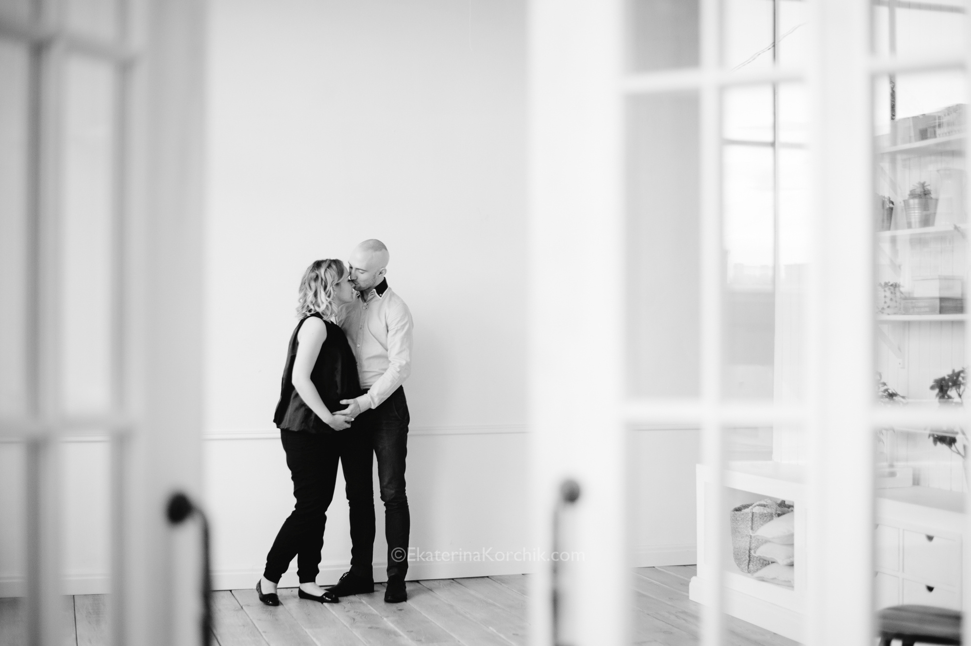 Фотосессия беременности. Черно-белые фотографии. Портретный фотограф в Москве, Московской области. Деловой портрет