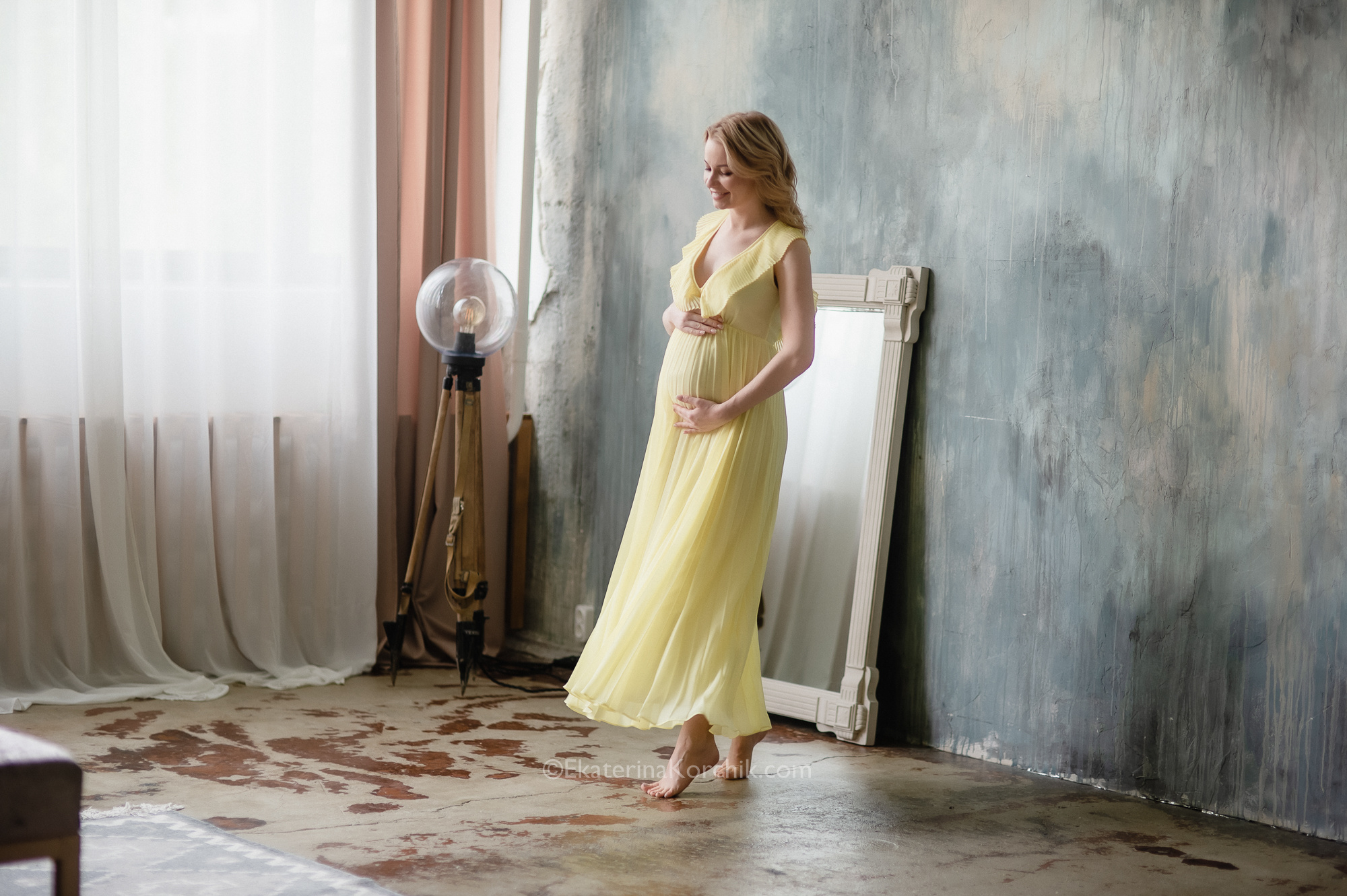 Фотосессия беременности в студии. Портретный фотограф в Москве, Московской области. Деловой портрет