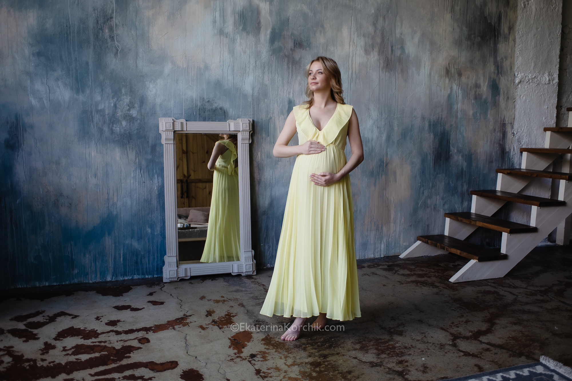 Фотосессия беременности в студии. Портретный фотограф в Москве, Московской области. Деловой портрет