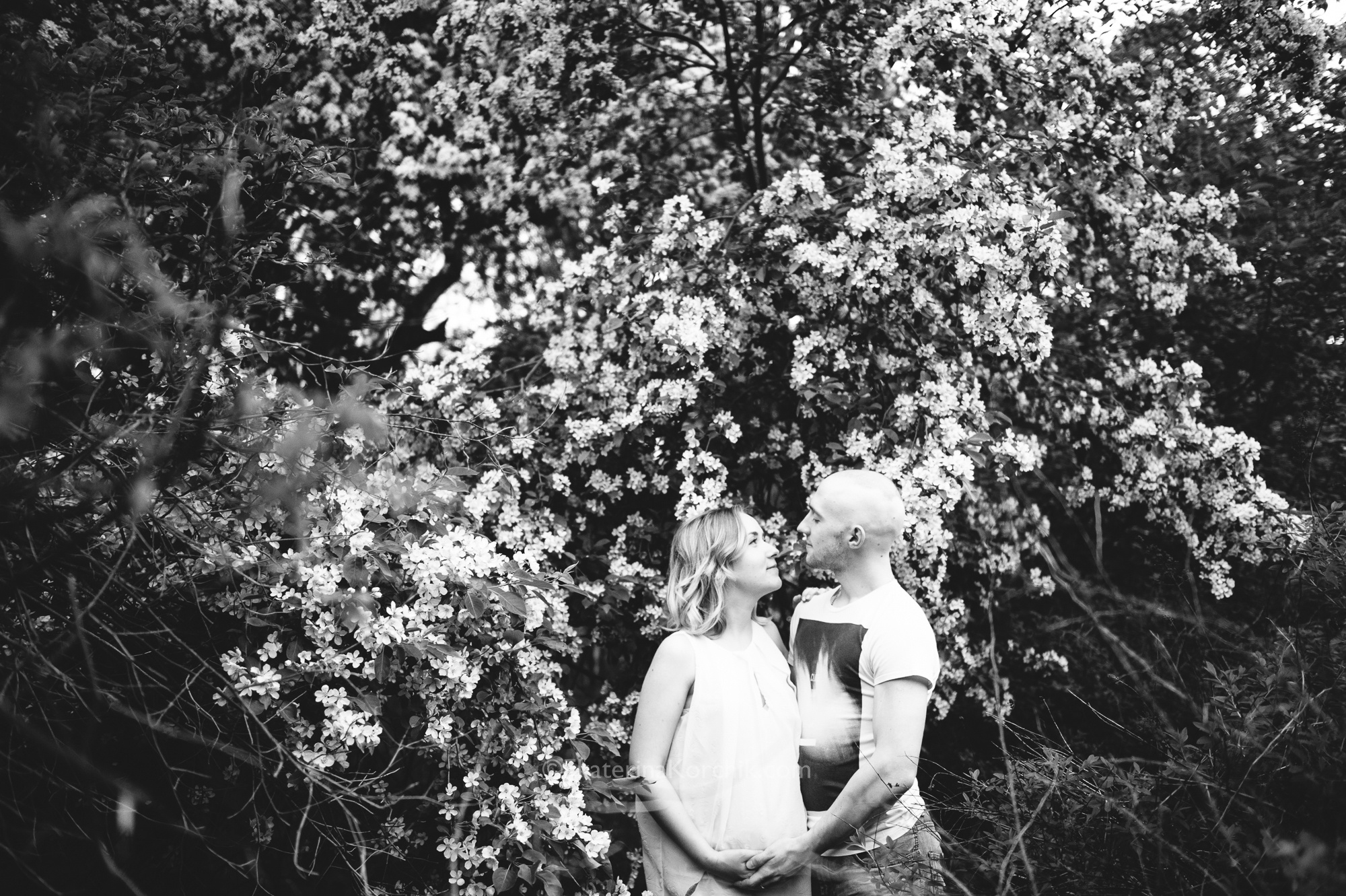 Фотосессия беременности. Черно-белые фотографии. Портретный фотограф в Москве, Московской области. Деловой портрет