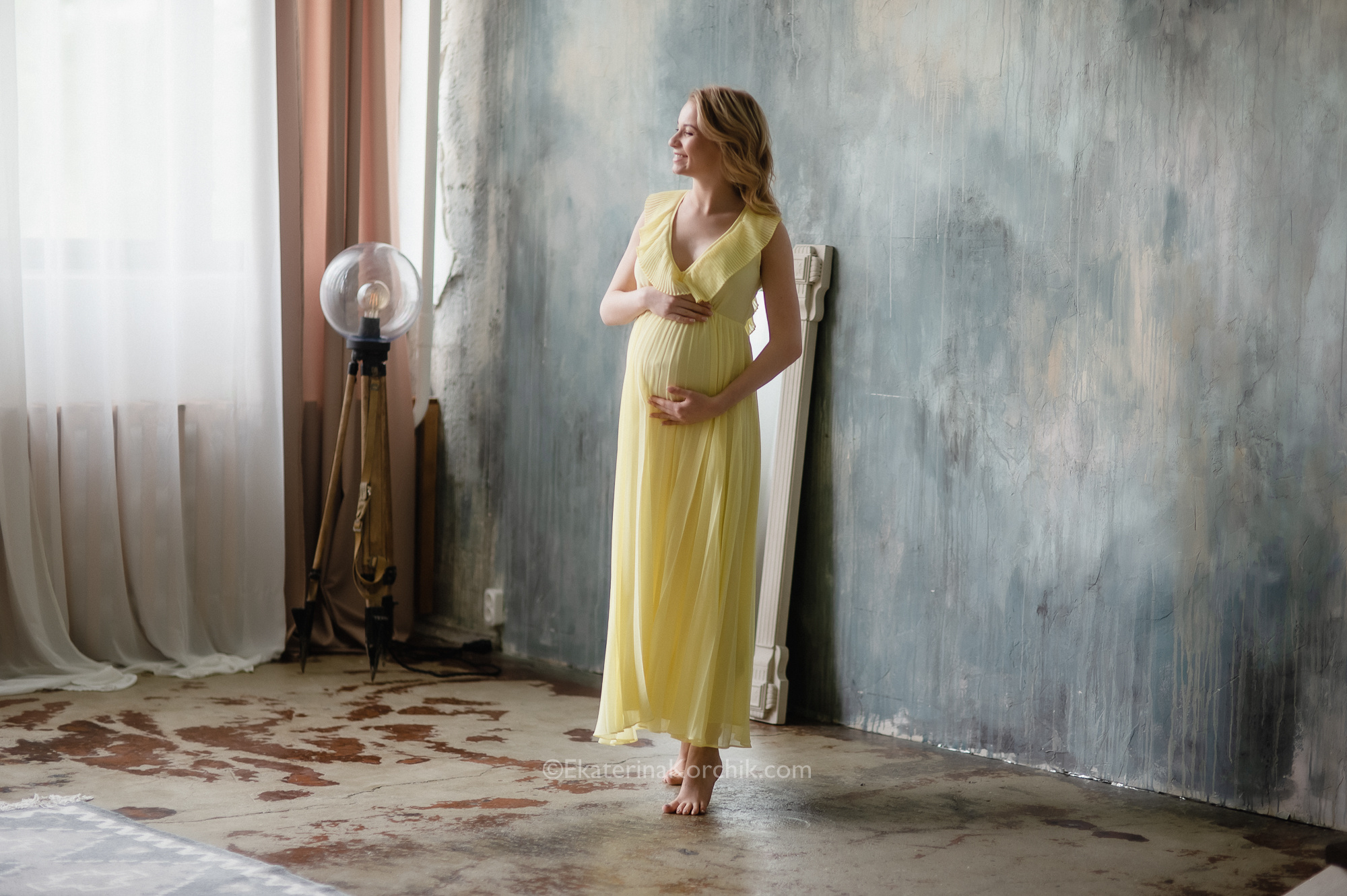 Фотосессия беременности в студии. Портретный фотограф в Москве, Московской области. Деловой портрет