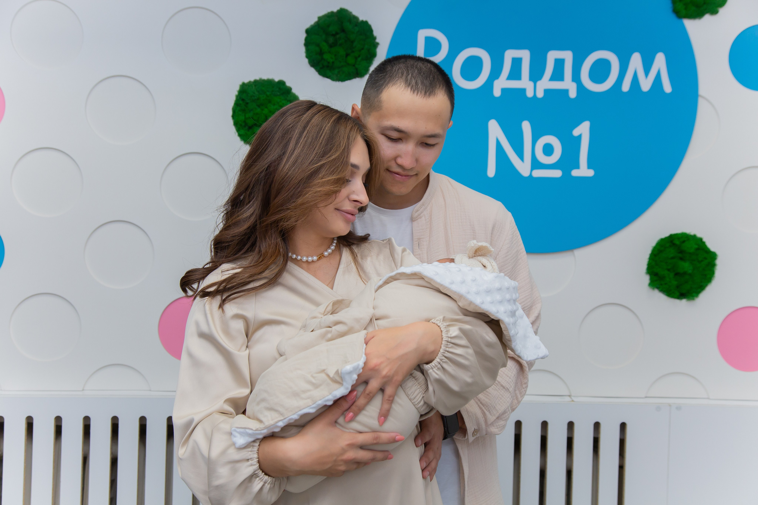 Премиум фотограф на выписку в Спб, съемка в роддоме № 1. Фотограф на выписку в роддом в Санкт-Петербурге