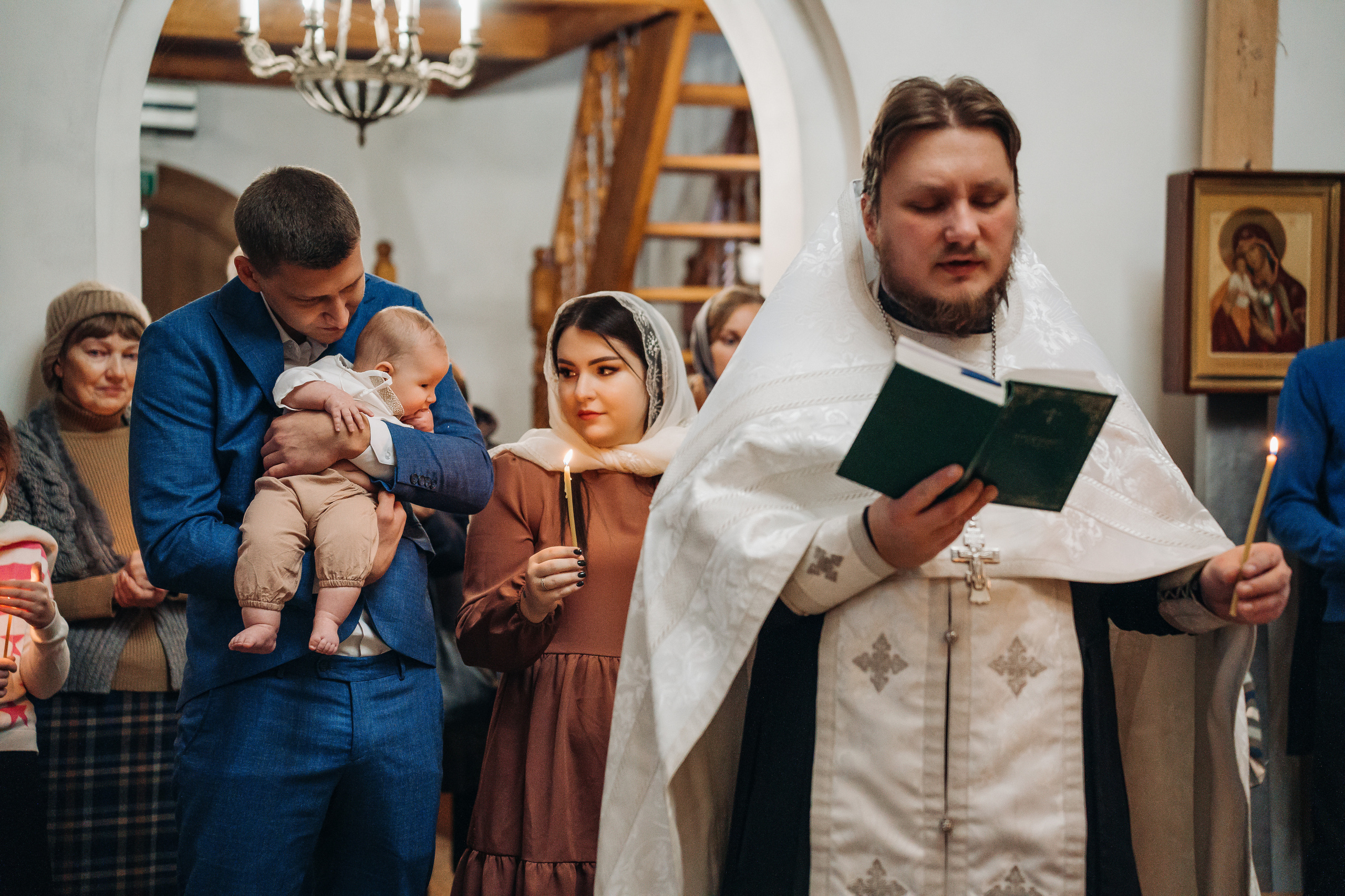 Фотограф на крещение в Храме Новомучеников д. Митрополье