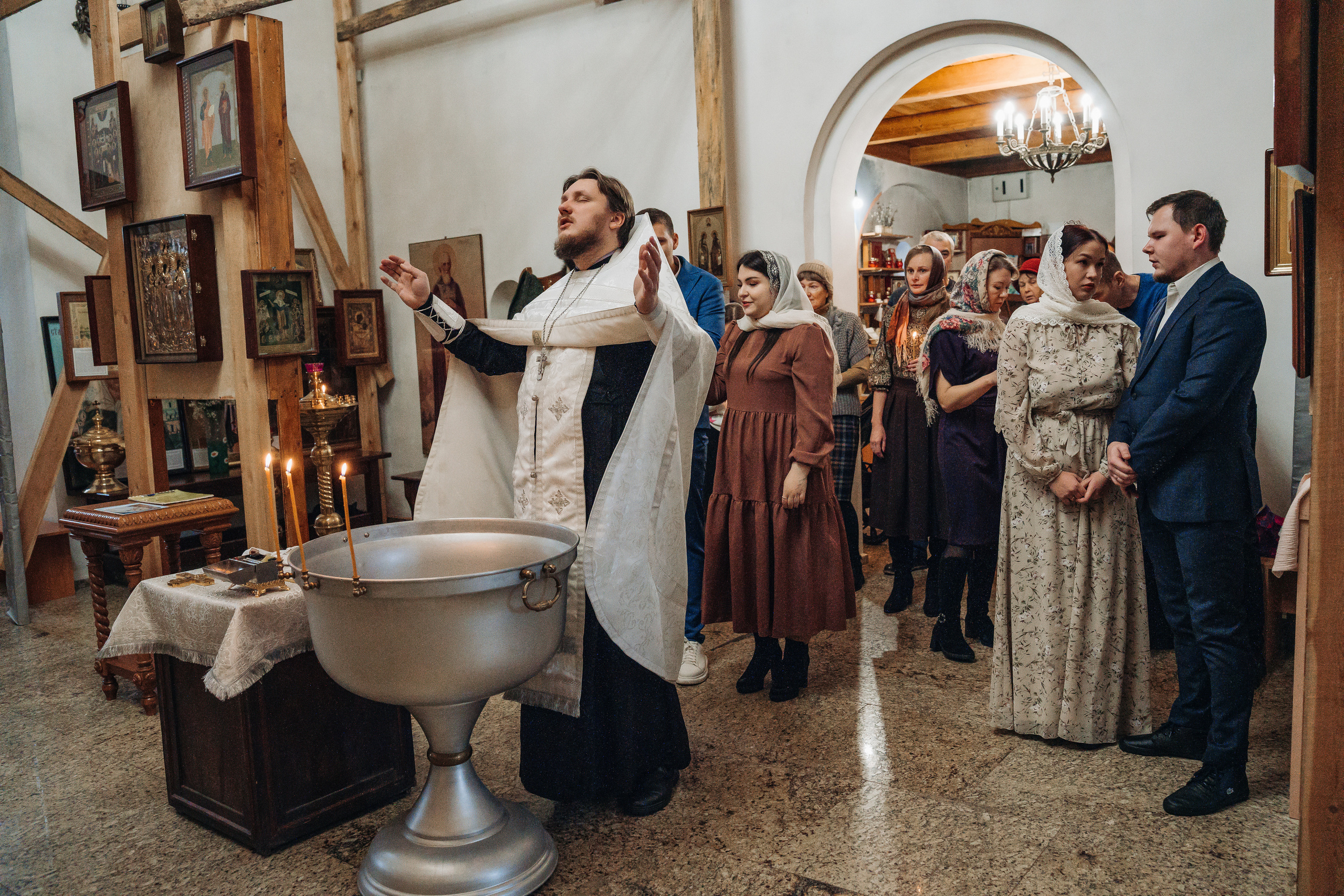 Фотограф на крещение в Храме Новомучеников д. Митрополье