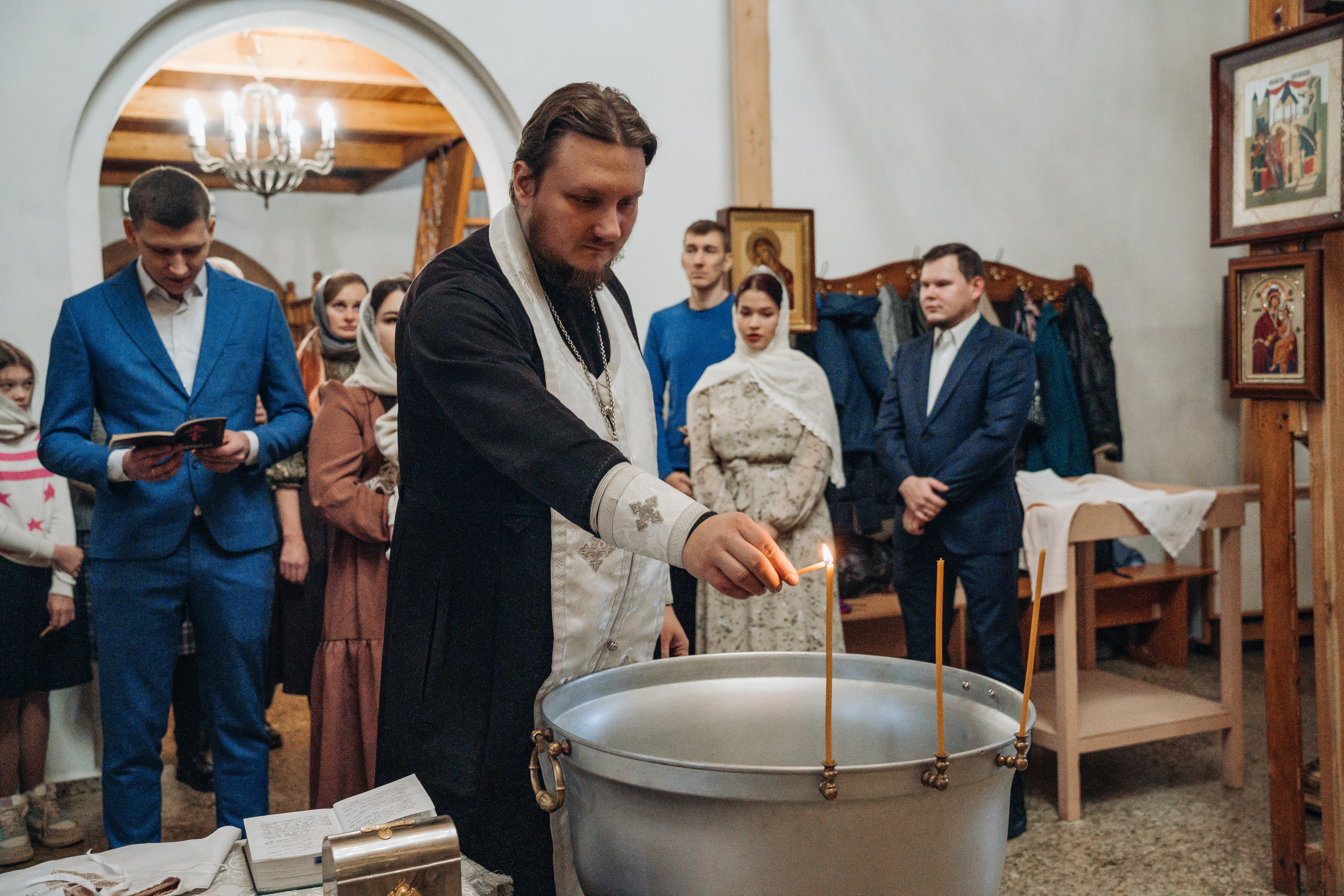 Фотограф на крещение в Храме Новомучеников д. Митрополье