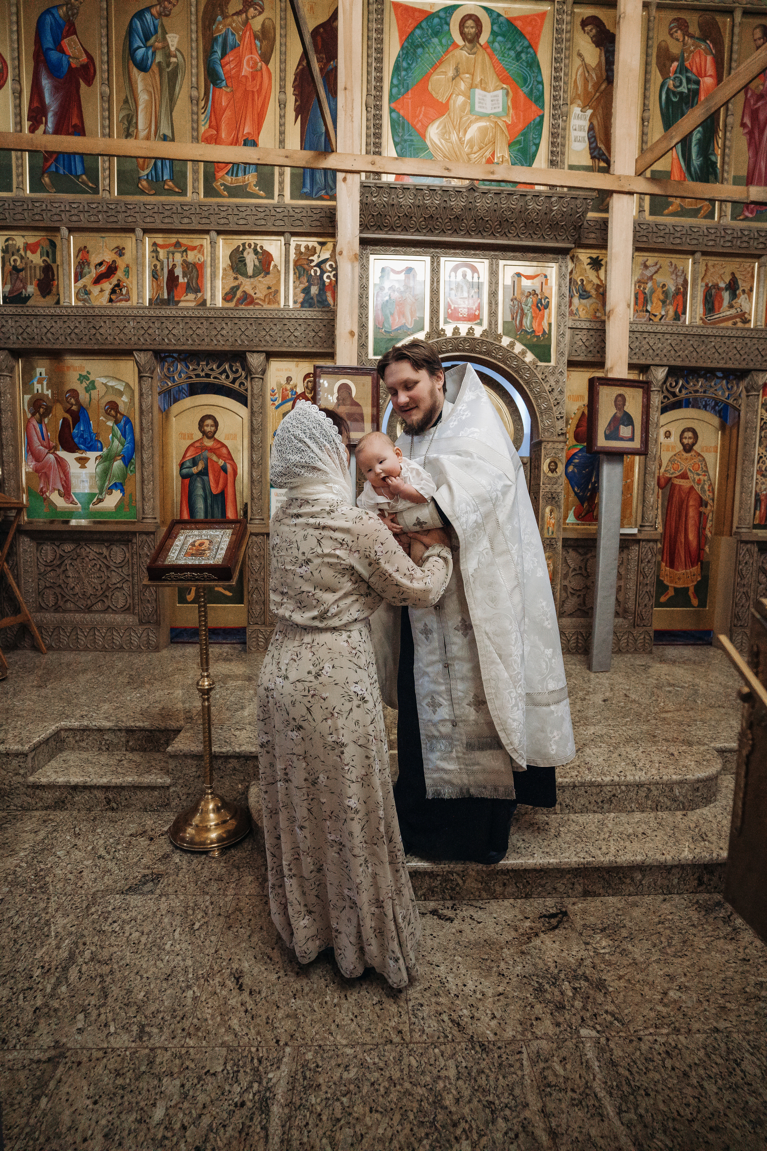 Фотограф на крещение в Храме Новомучеников д. Митрополье