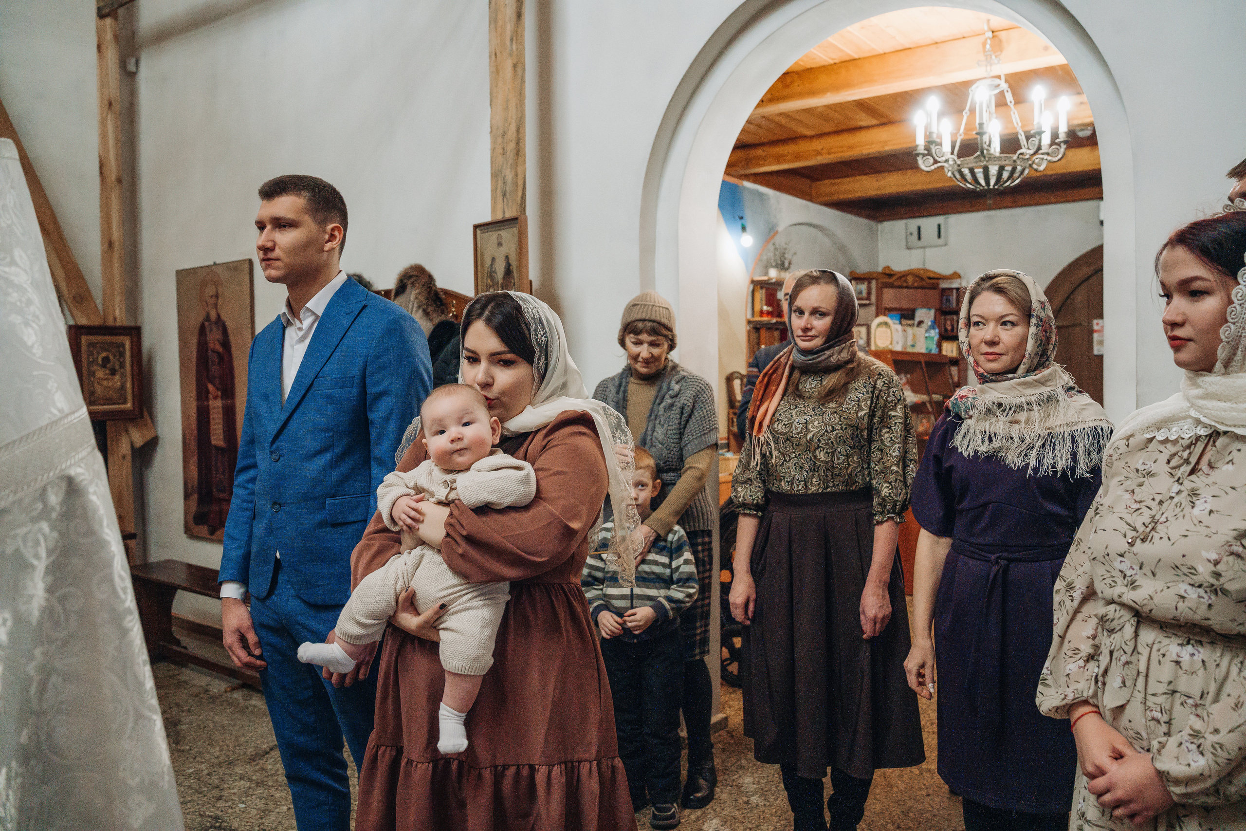 Фотограф на крещение в Храме Новомучеников д. Митрополье