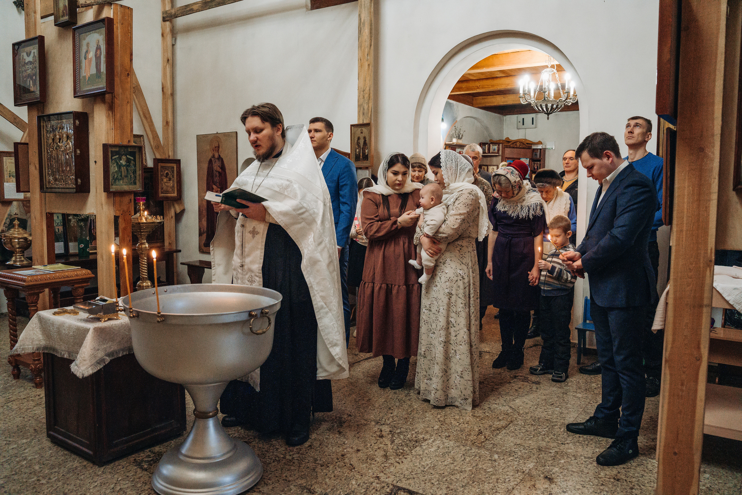 Фотограф на крещение в Храме Новомучеников д. Митрополье