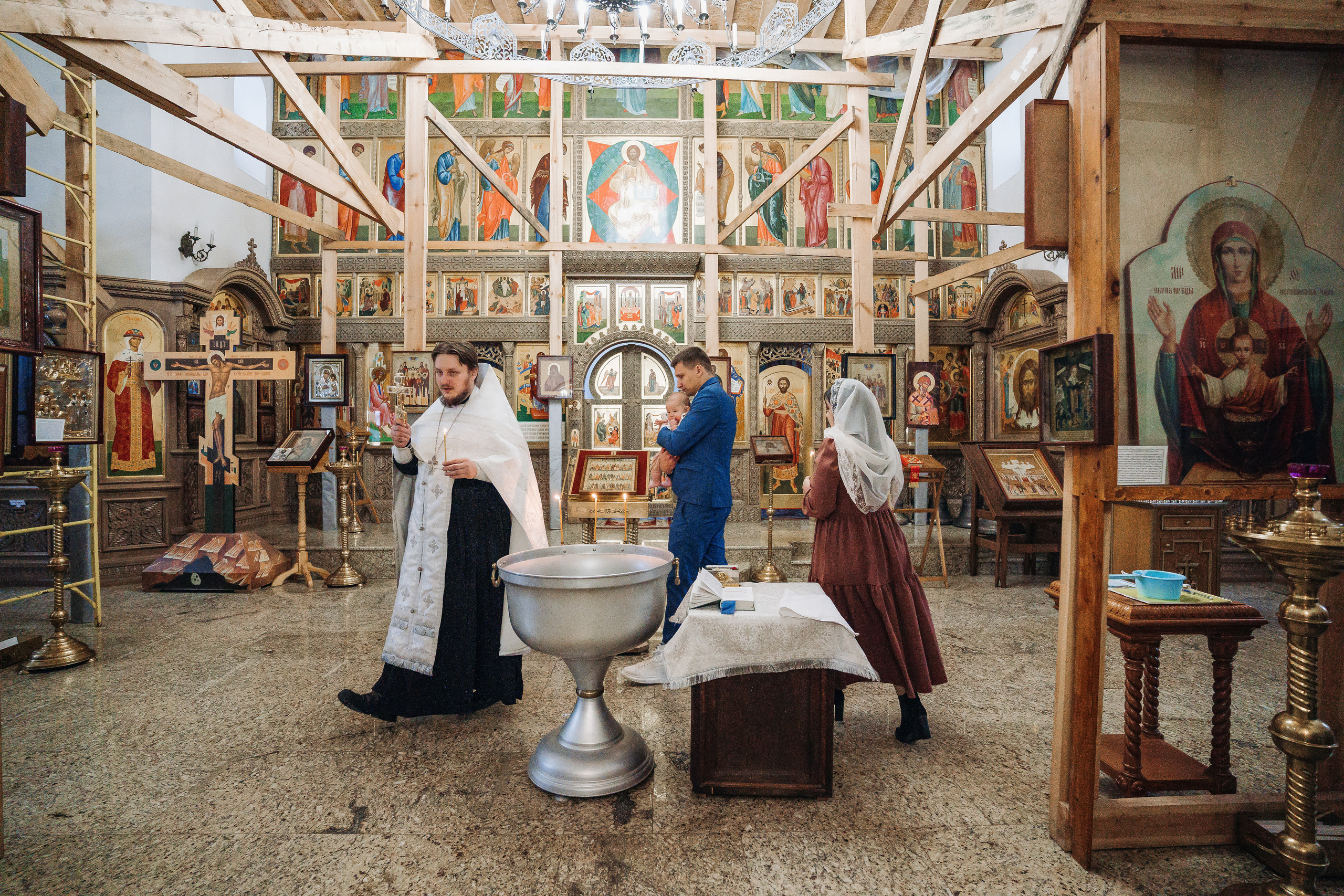 Фотограф на крещение в Храме Новомучеников д. Митрополье