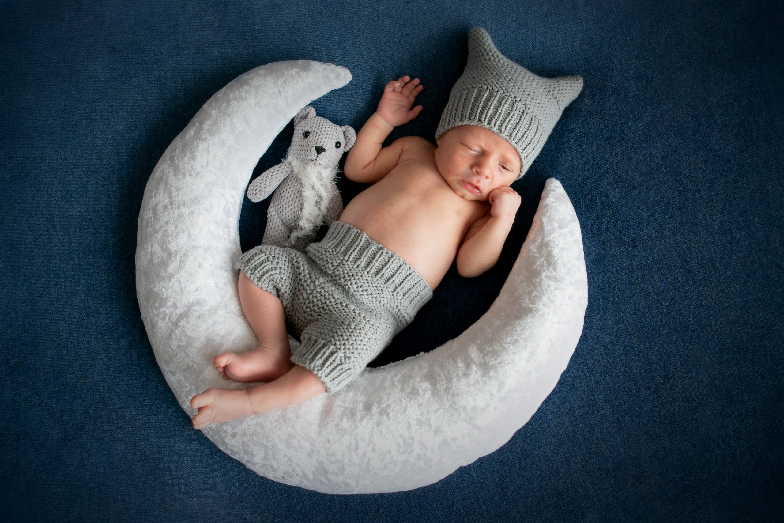 Фотограф новорожденных в Омске. Фотосессия новорожденных. Выезд. Фотограф Наталья Стаг в Омске. Фотографирую в разных стилях в разных студиях, а так же в школах и садах. Печатаю выпускные фотоальбомы