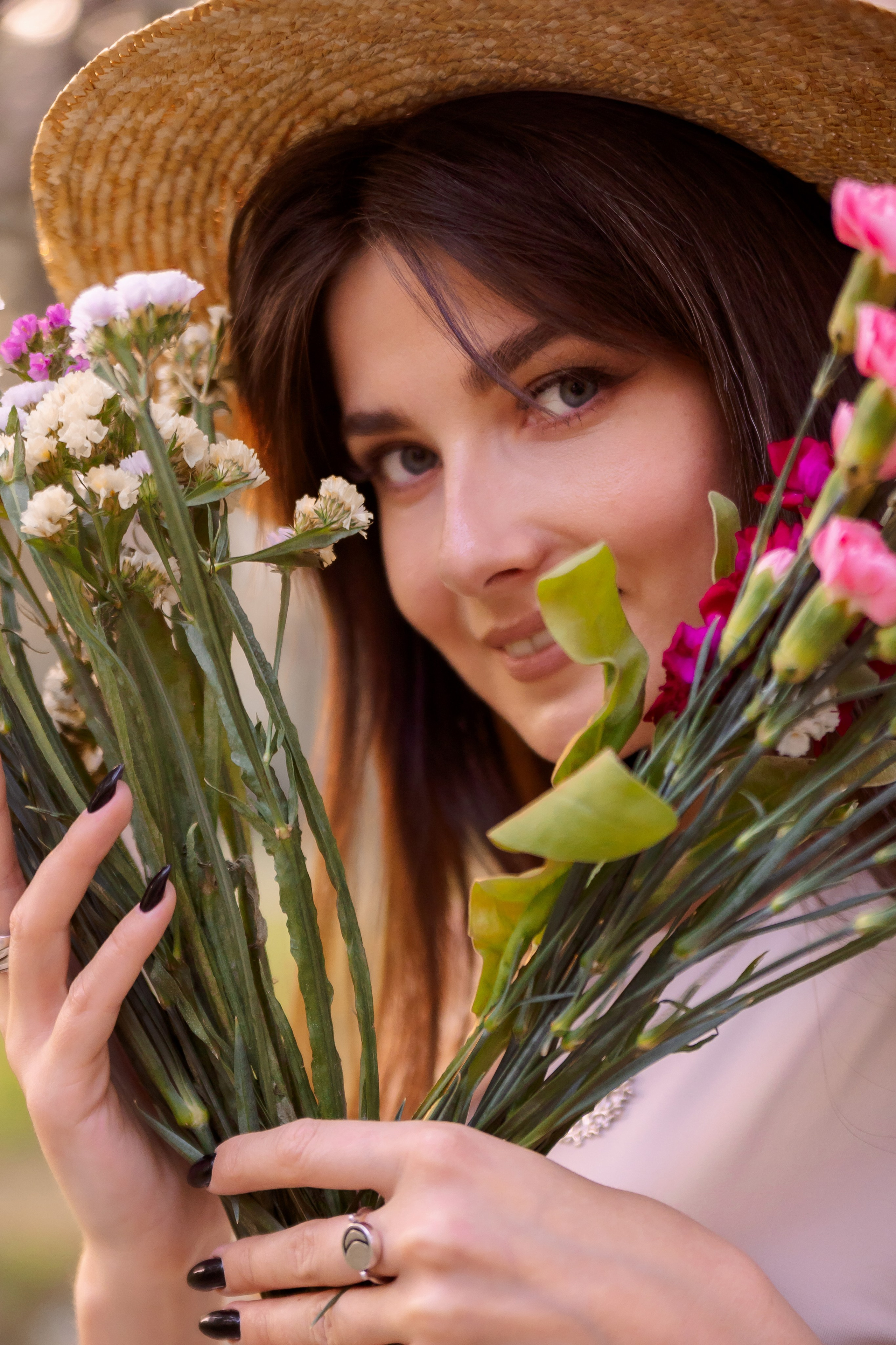 Женская съёмка в цветущих яблонях. Екатеринбург. Свадебный, семейный фотограф, контент съёмка. Екатеринбург. Елена Граф