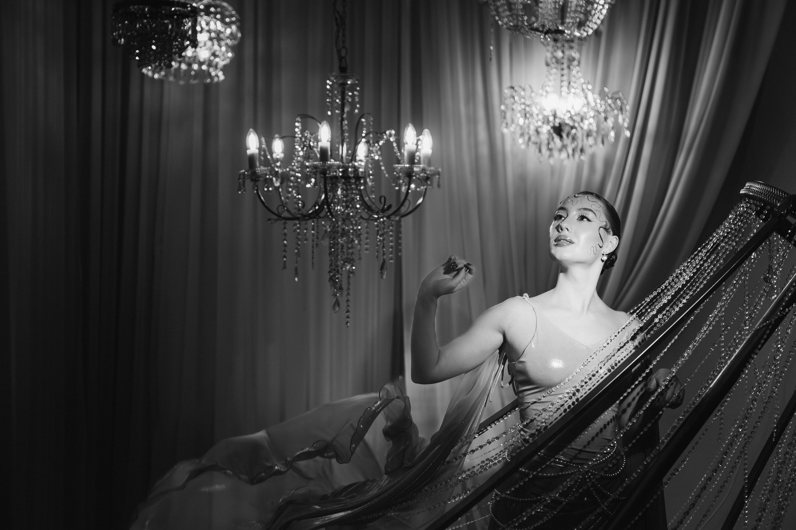 Креативная съёмка в воде с тканями и светом — арт-фотограф в Москве