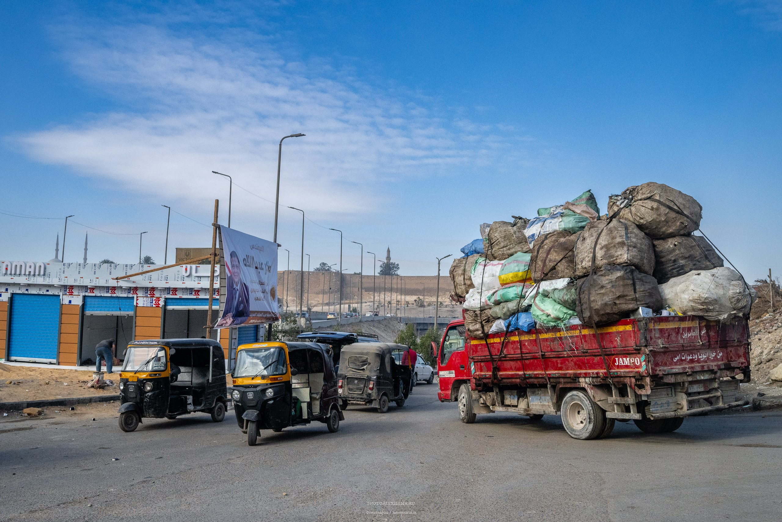 Пещерный монастырь и город мусорщиков. Авторские стильные фотокартины