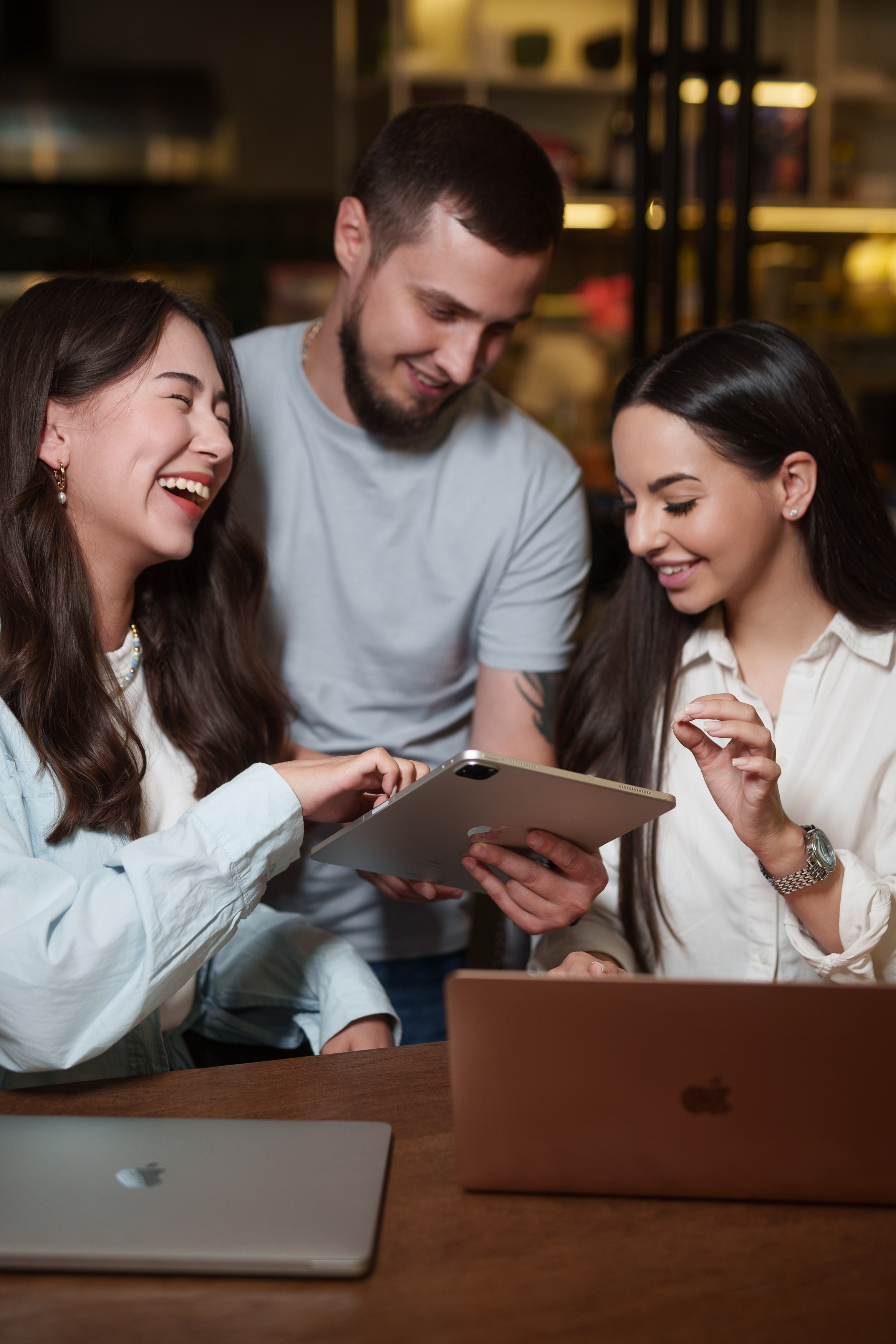 ФОТОСЕССИЯ ТЕЛЕФОНОВ УФА, КОНТЕНТ СЪЕМКА ДЛЯ ONE SERVICE