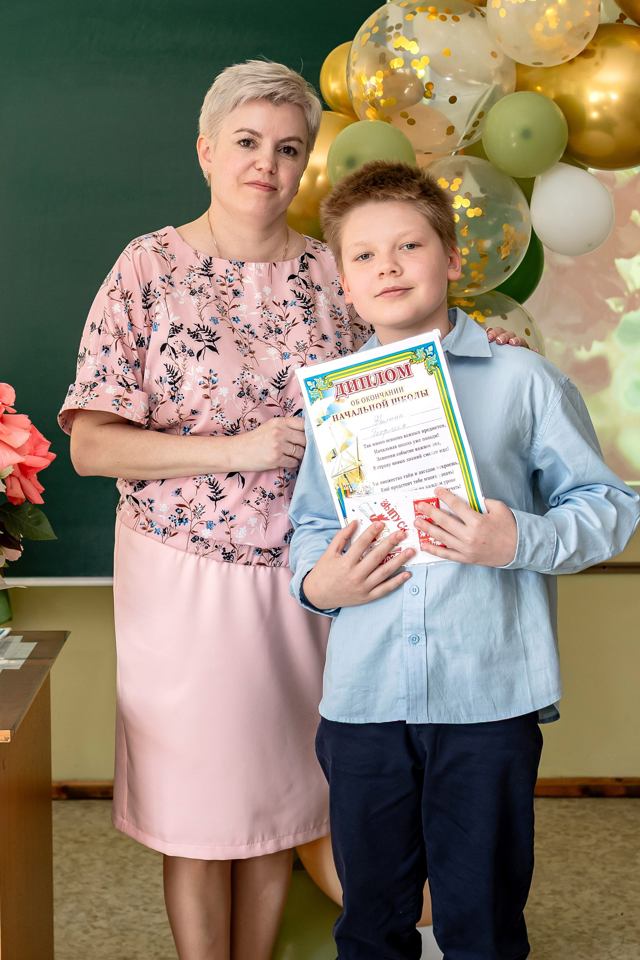 Выпускной в начальной школе в классе. Фотограф и видеограф Москва. Свадебный фотограф, видеограф. Выпускные альбомы. Оживающие альбомы