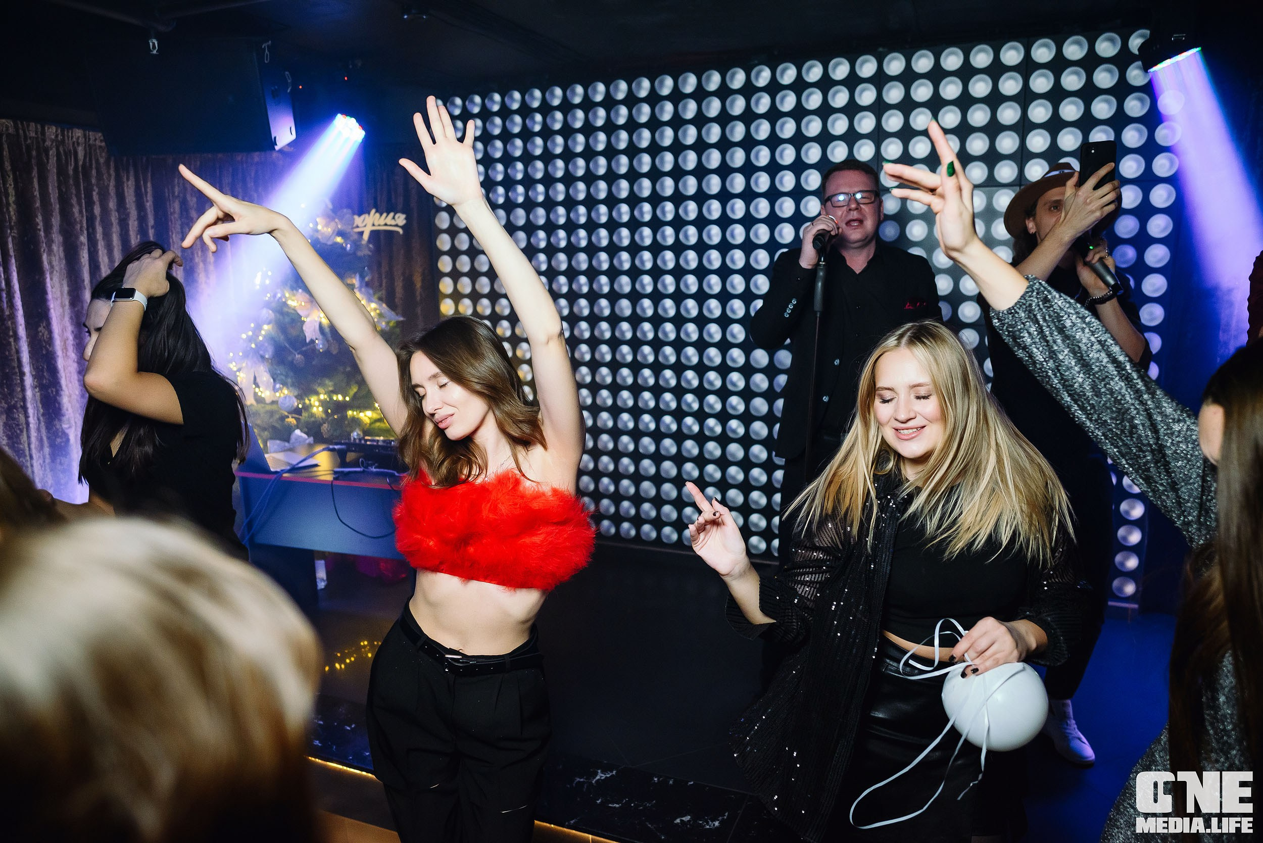 Фоторепортаж из караоке-клуба Эйфория. One Media Life: фоторепортажи, фотоотчеты с мероприятий и заведений