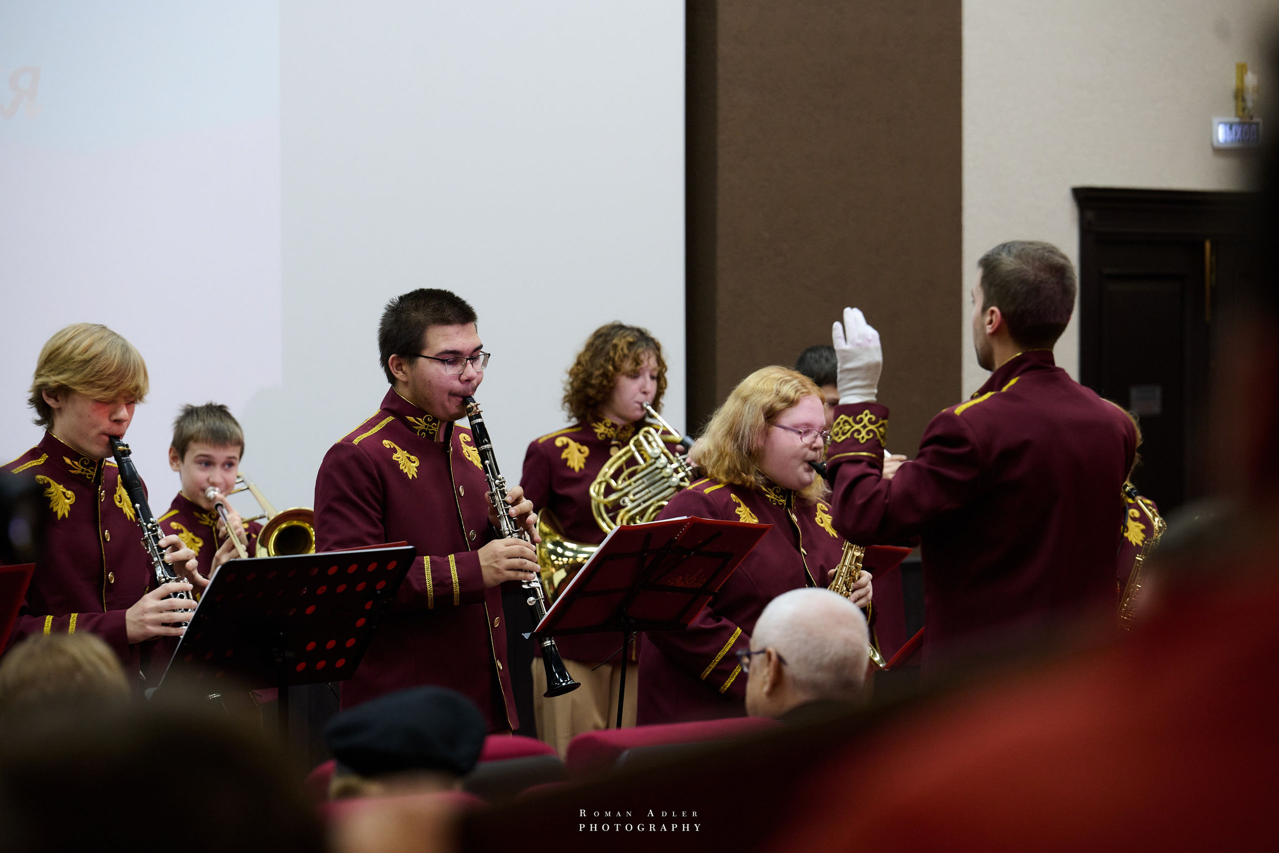 ДК «Победа» выставка фотопроекта «Территории». Фотограф Роман Адлер