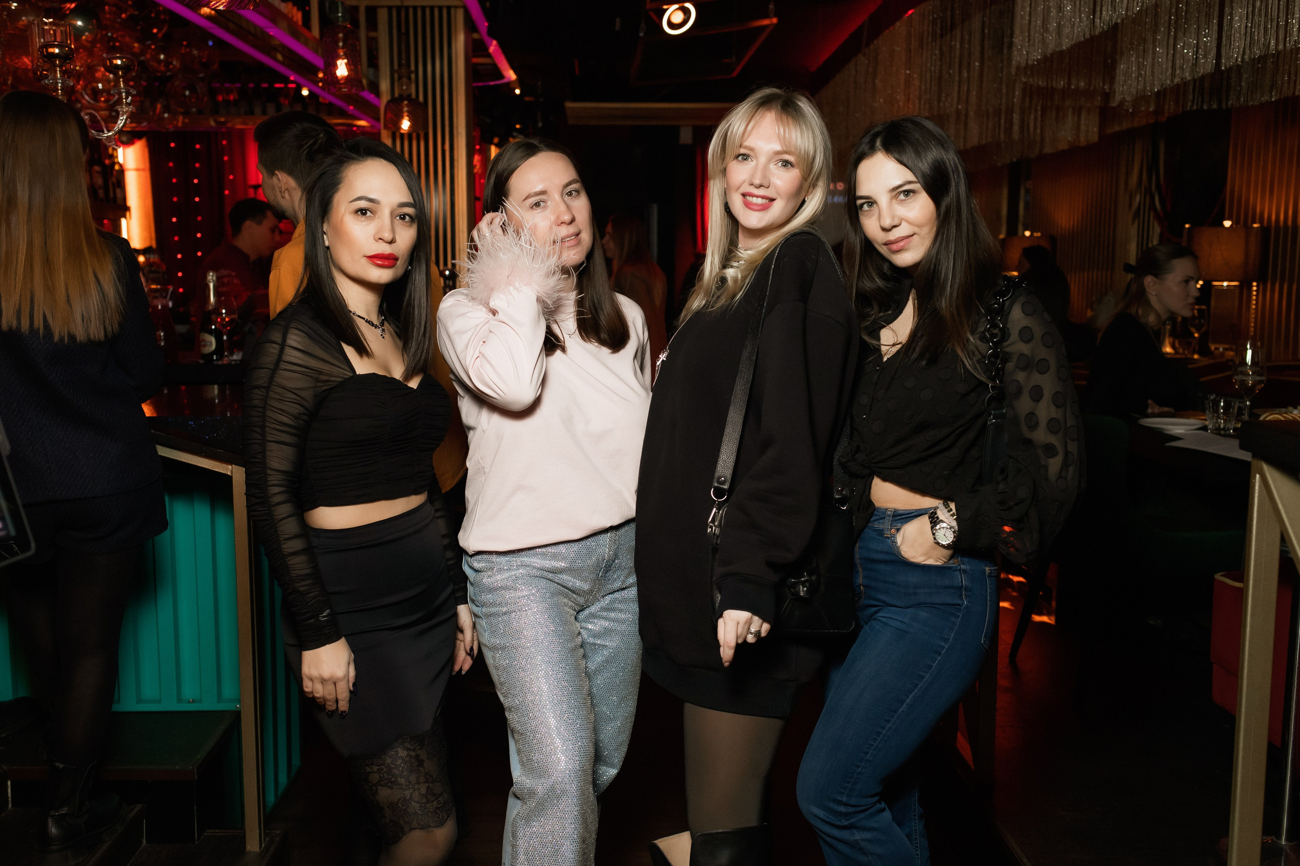 YANA URBAN: сольный концерт в «Анжелика Wineroom». СВОИ. ФОТООТЧЕТЫ-СОБЫТИЯ-МЕСТА