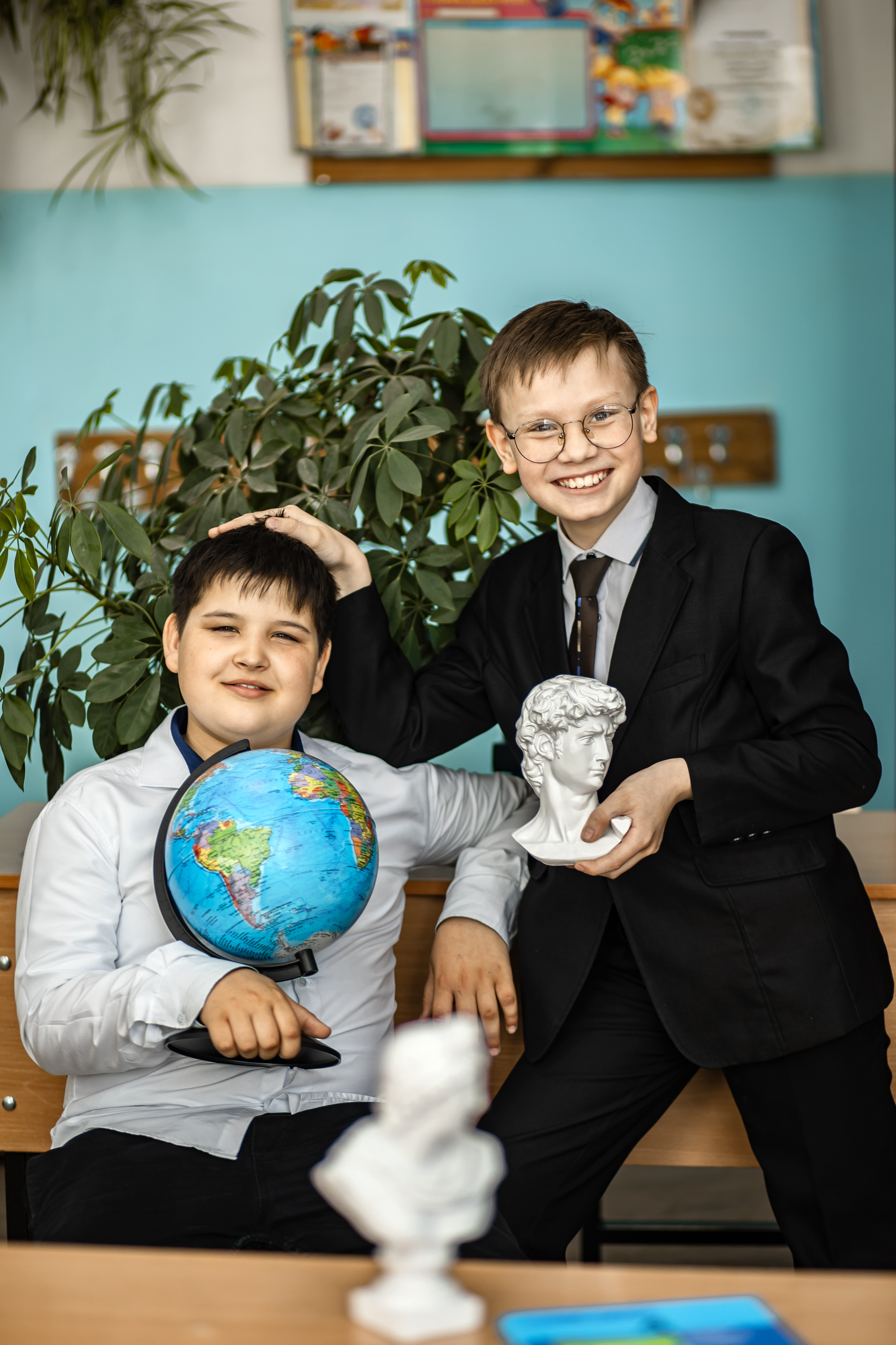 выпускной альбом Чита, фотограф Чита, школьный фотограф Чита, выпускной Чита, 1 и 4 класс выпускной, школьный портрет, школьная фотосессия, студийная съёмка, 4 класс выпускной