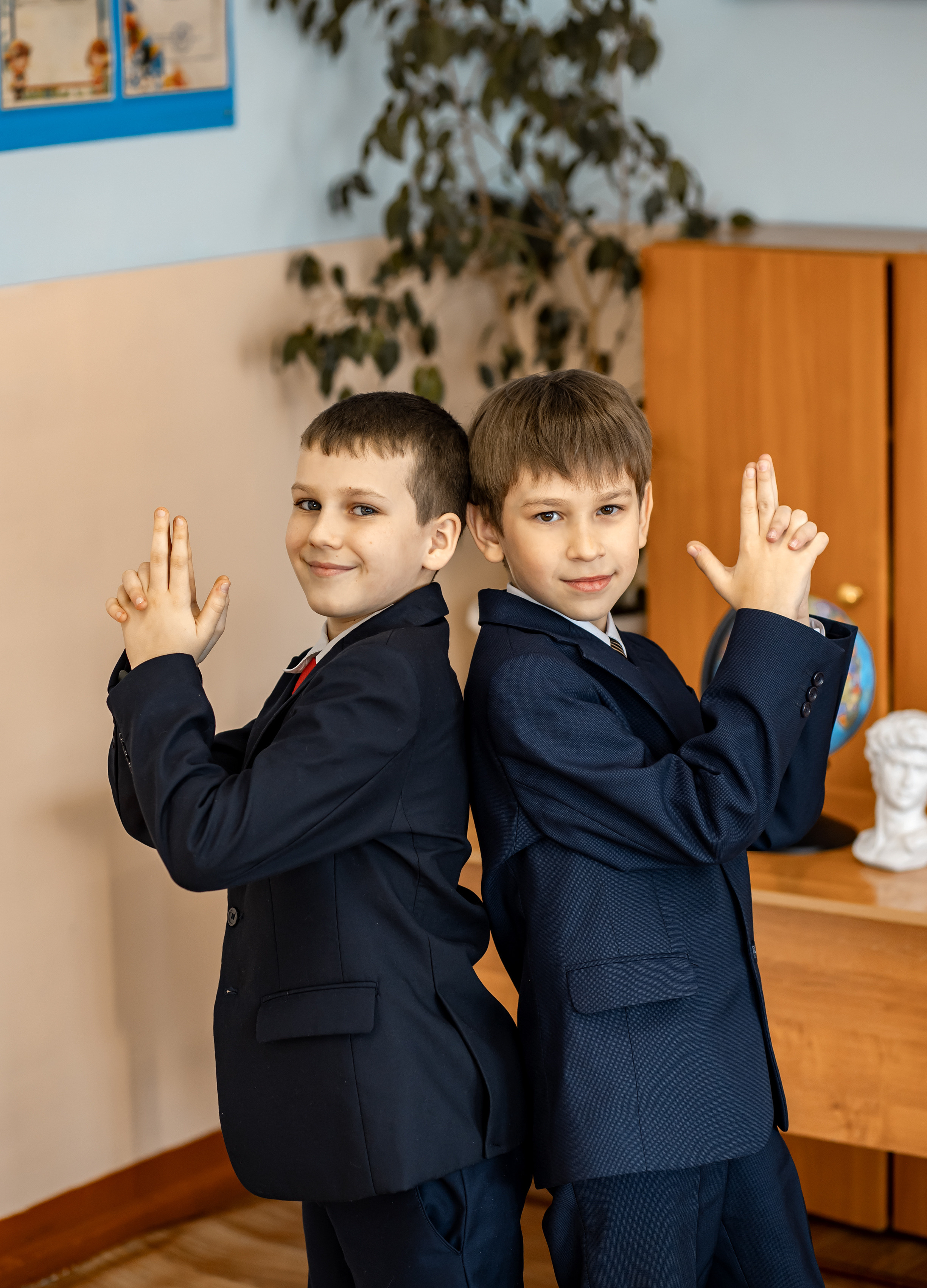 выпускной альбом Чита, фотограф Чита, школьный фотограф Чита, выпускной Чита, 1 и 4 класс выпускной, школьный портрет, школьная фотосессия, студийная съёмка, 4 класс выпускной