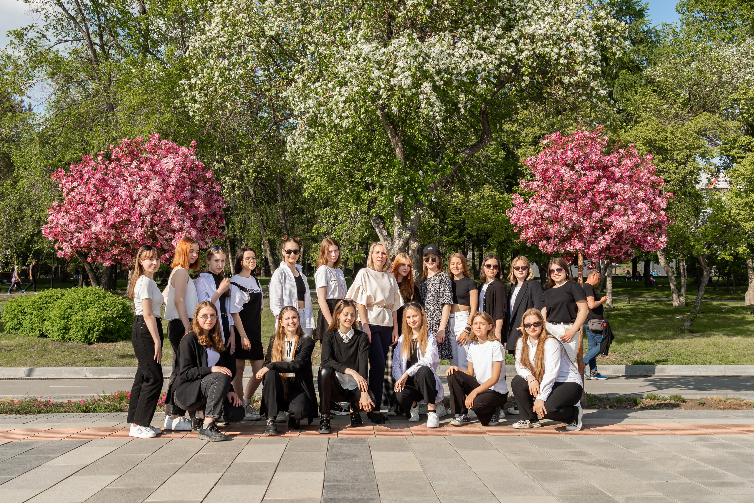 Прогулка с классом. Выпускные альбомы — заказать альбом на выпускной в Новосибирске