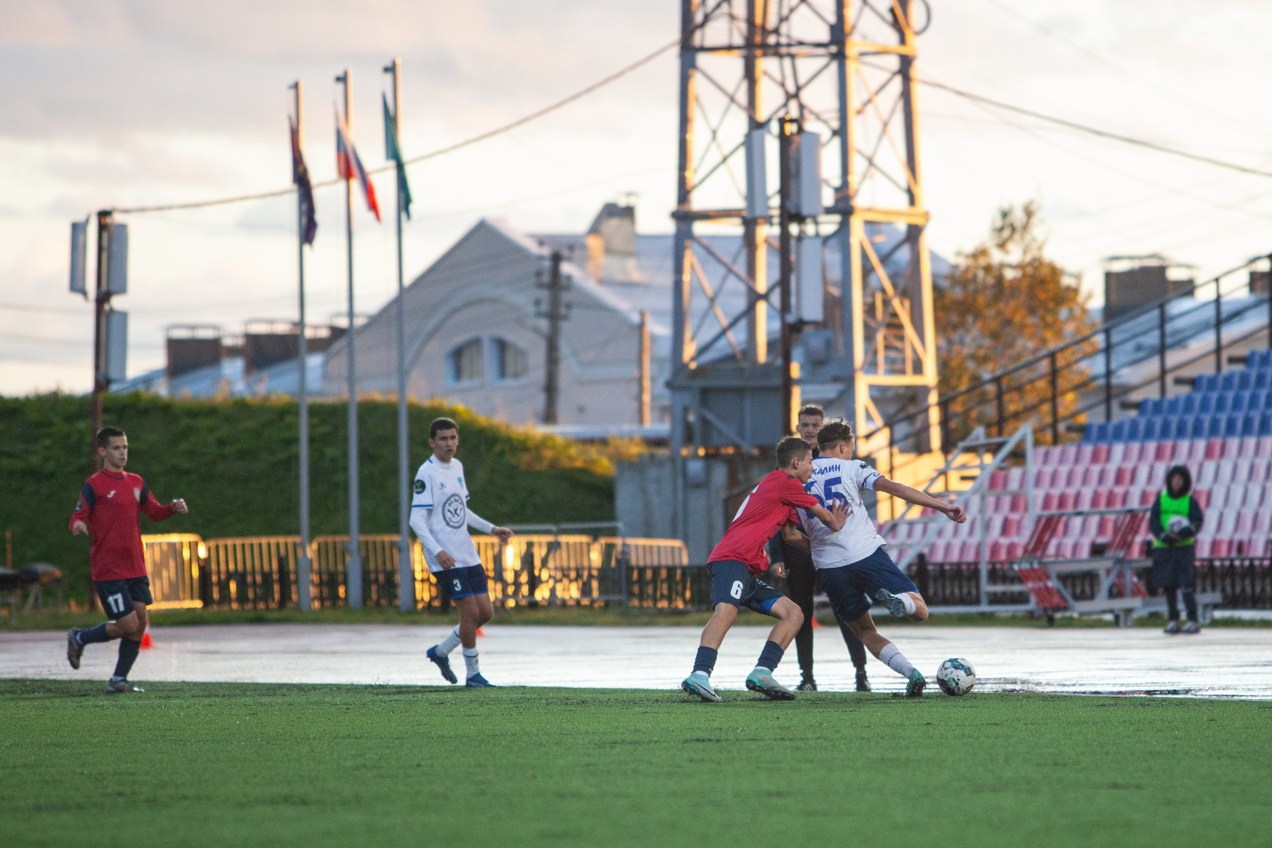 Матч юношеской футбольной лиги между командами СШ «Сахалин» и «СШОР № 1» (Комсомольск-на-Амуре) (U-18). Кутузов Евгений Фотограф в Южно-Сахалинске