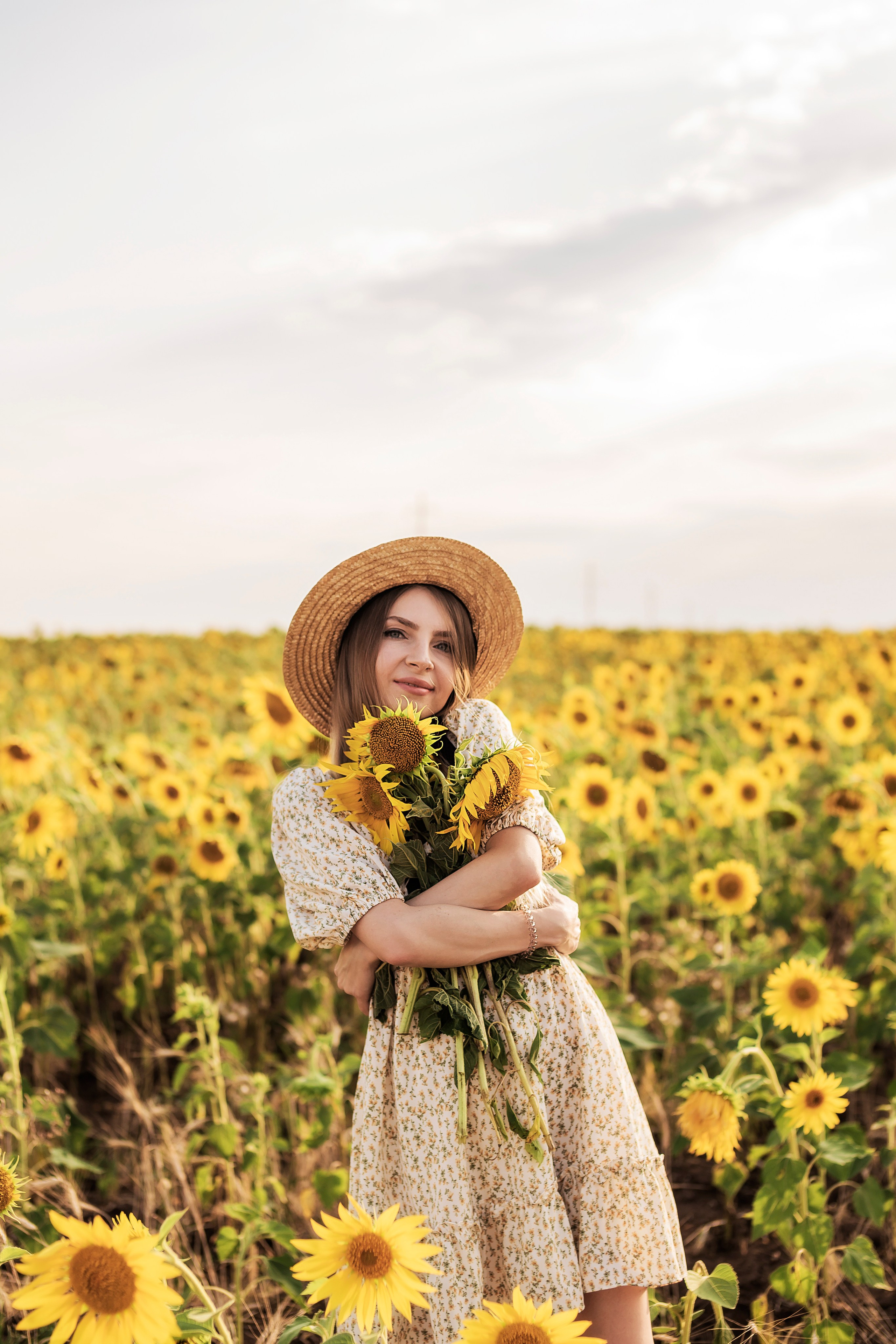 Фото в подсолнухах. Семейный фотограф в Саратове