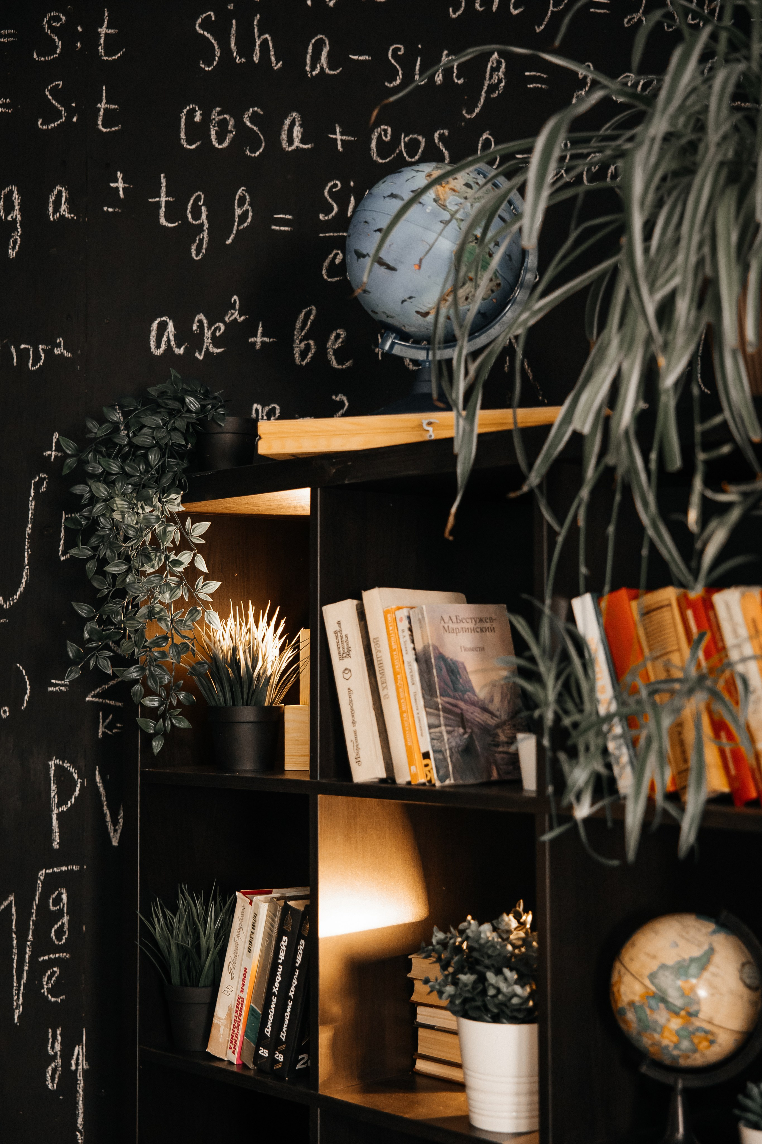 Школьный зал. Фотостудия 220 — первая в Чите фотостудия, предназначенная для работы